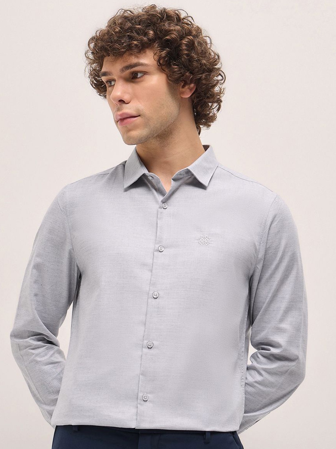 

THE BEAR HOUSE Men Spread Collar Textured Solid Cotton Tailored Fit Formal Shirt, Grey