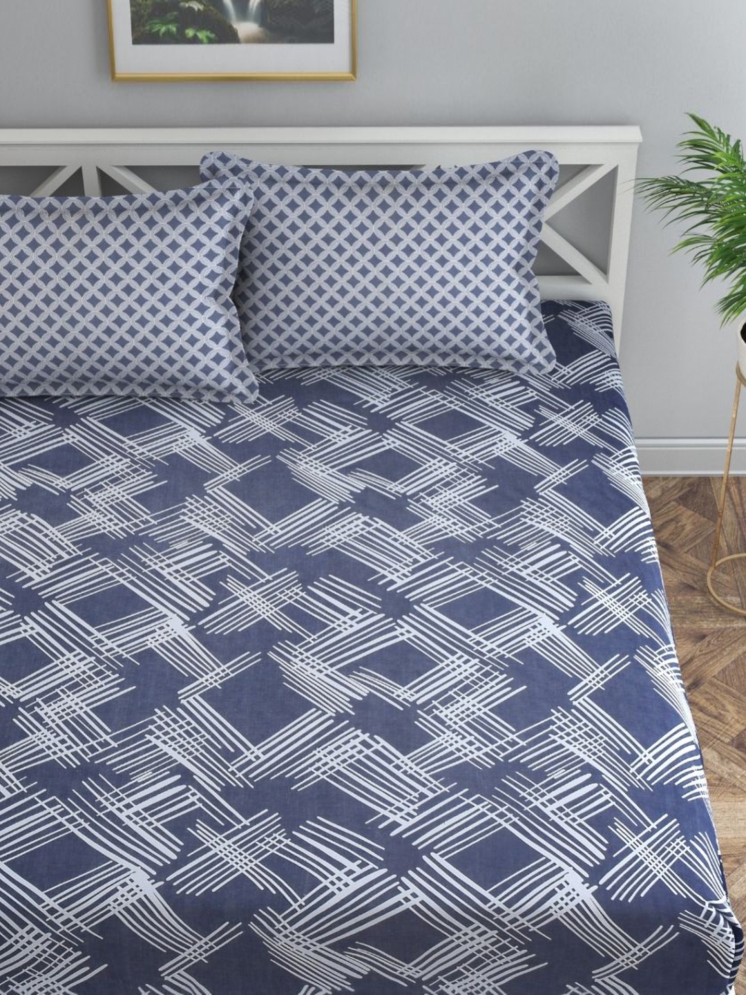 

Florida Grey & White Geometric 200 TC King Bedsheet with 2 Pillow Covers