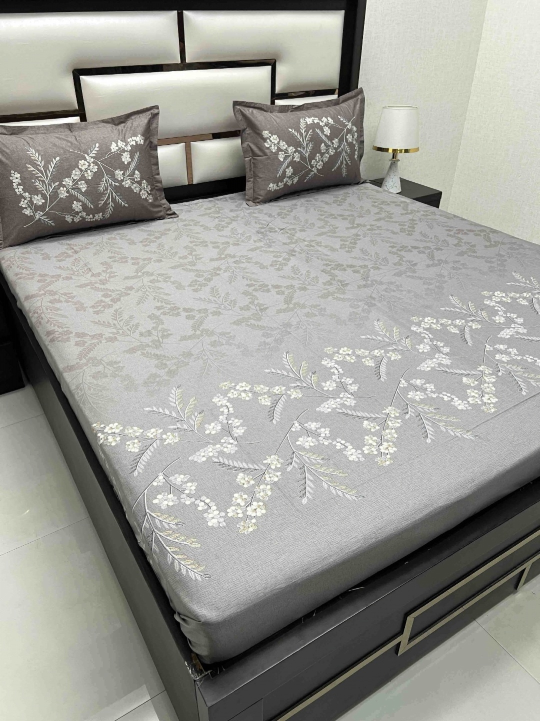 

Pure Decor Royal majestic Brown Printed Pure Cotton 400 TC King Bedsheet Set 2.73 x 2.76 m