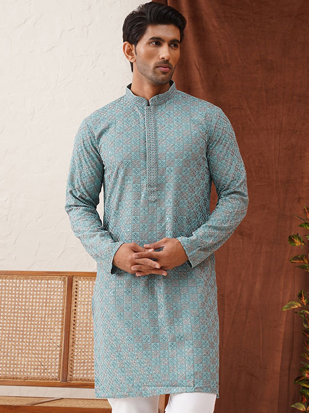 

Jompers Men Geometric Embroidered Sequinned Kurta, Blue