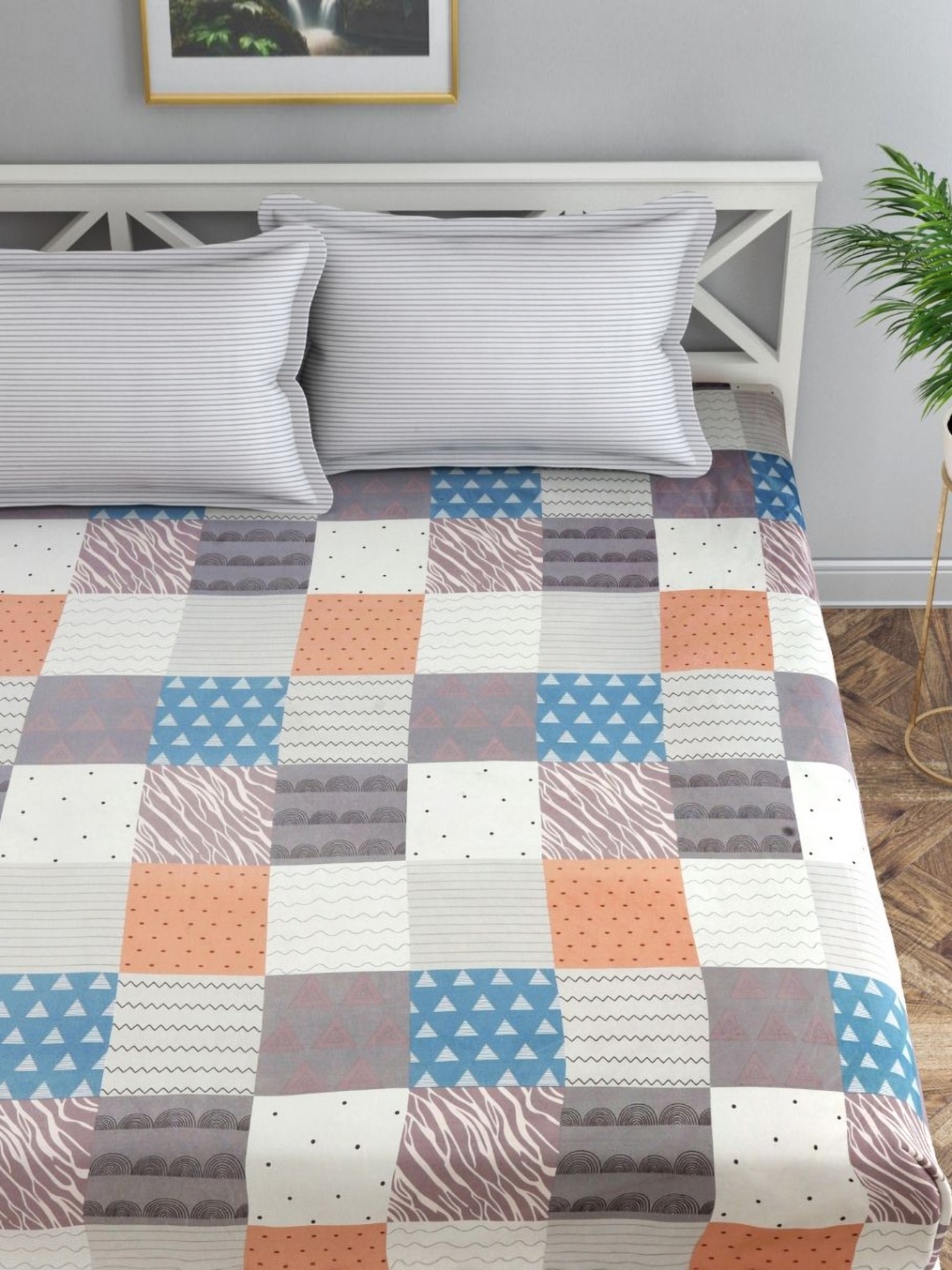 

Florida White & Blue Geometric 200 TC Queen Bedsheet with 2 Pillow Covers