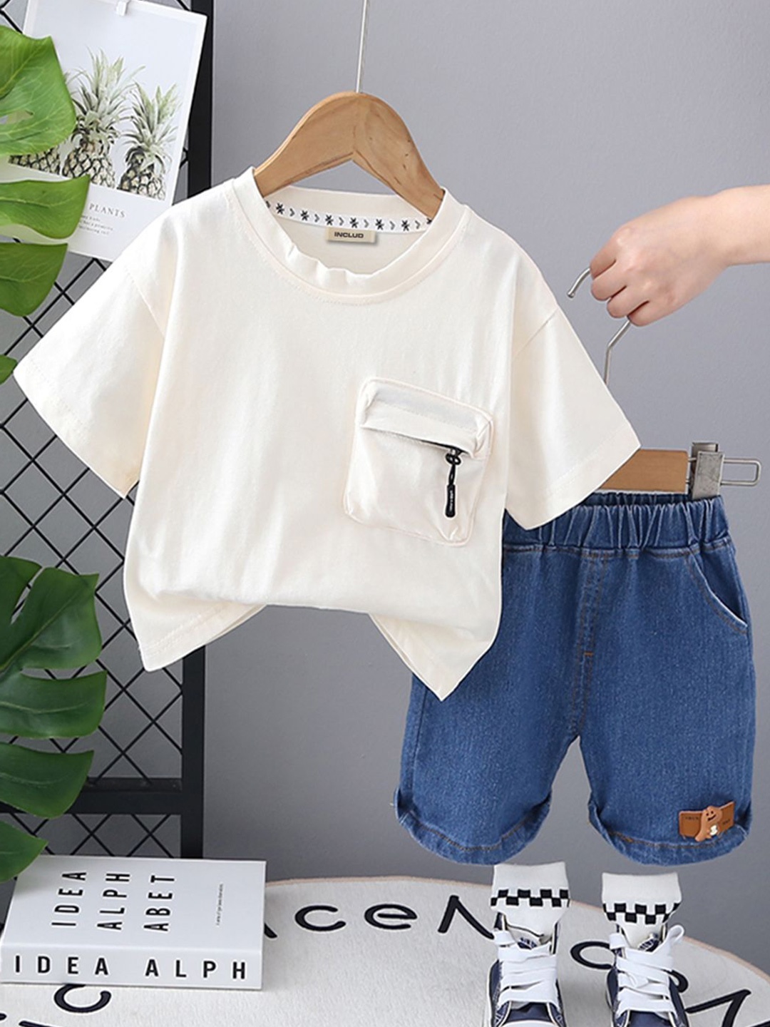 

INCLUD Boys T-shirt with Shorts, Off white