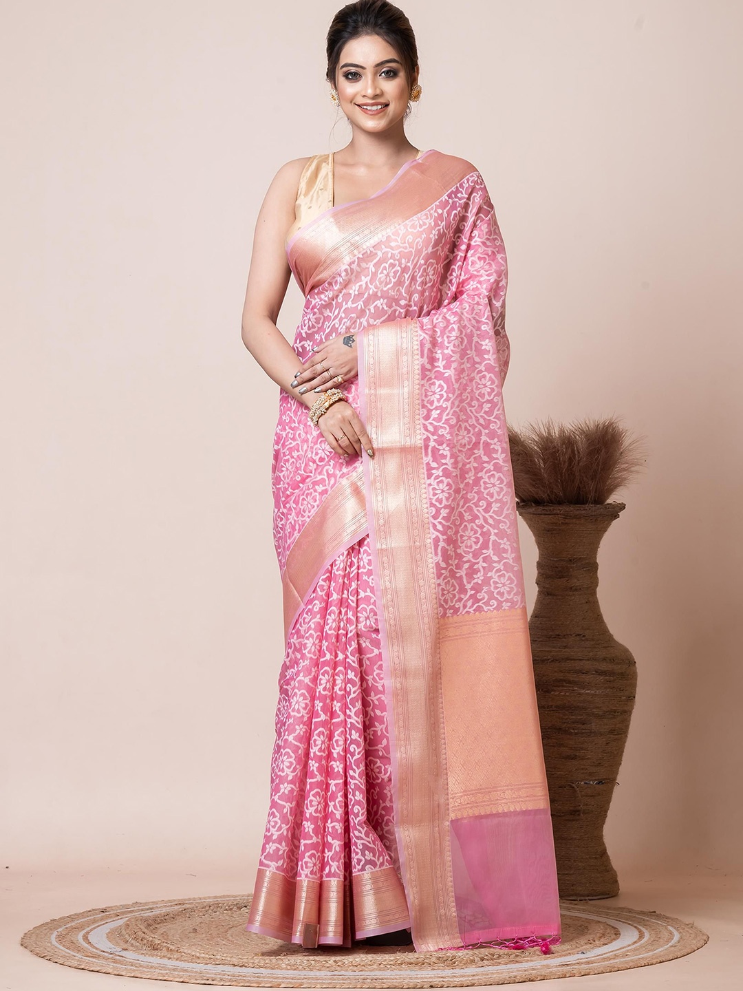 

VIBHAVARI Woven Design Chanderi Saree, Pink