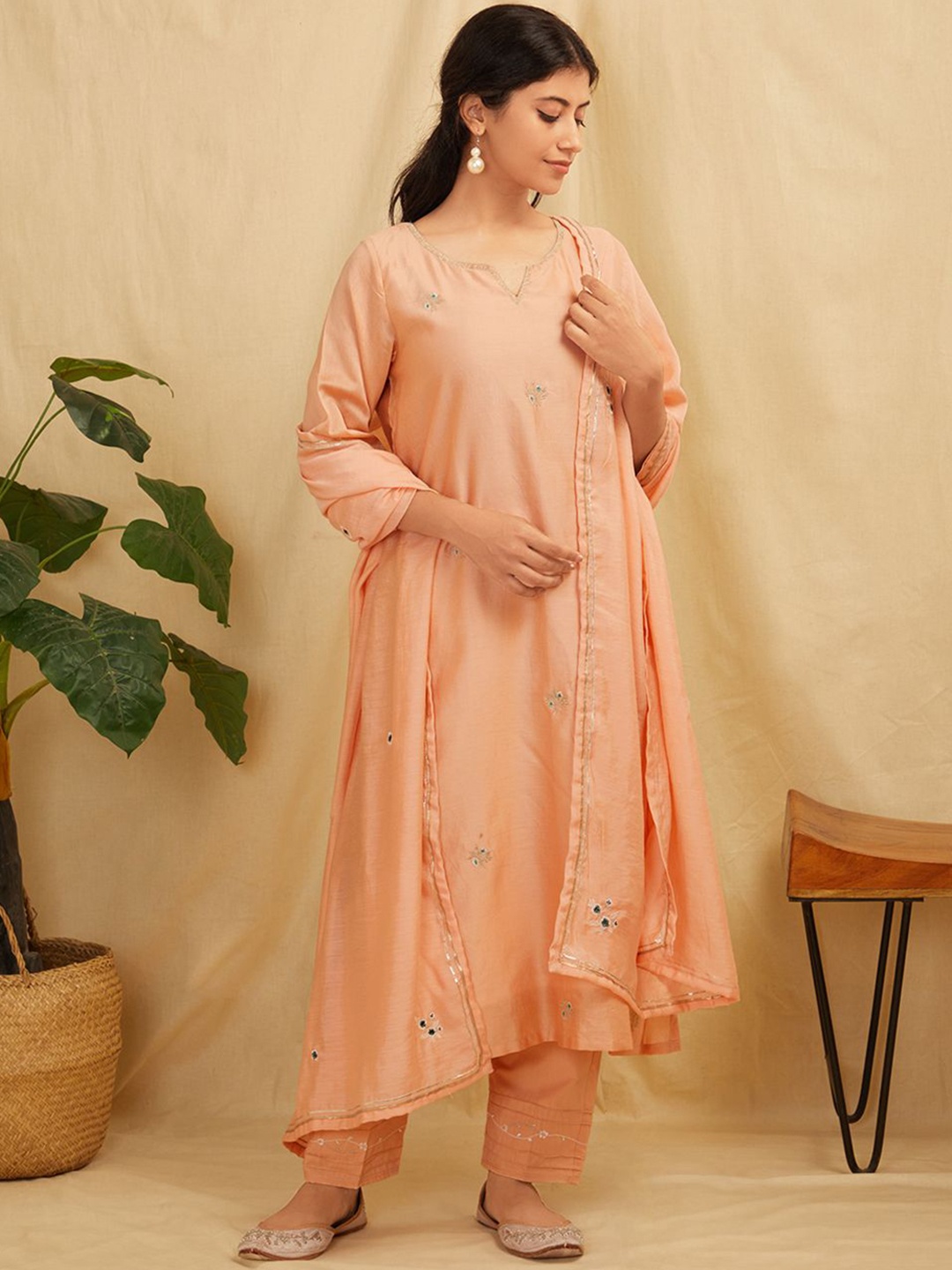 

zuri Floral Embroidered Notch Neck Chanderi Cotton Straight Kurta & Trouser With Dupatta, Peach