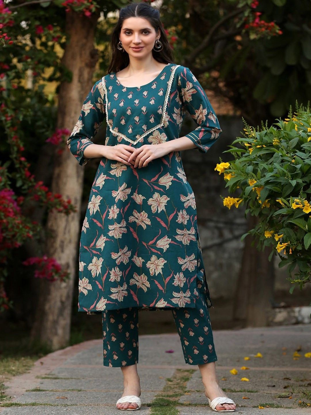 

KALINI Round Neck Floral Printed Sequinned Straight Kurta with Trousers, Green