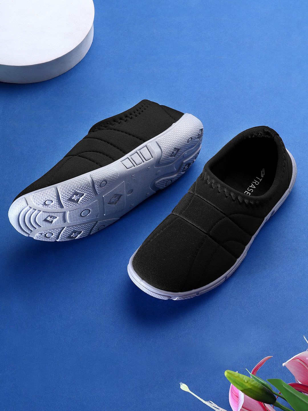 

TRASE Women Lightweight Slip-On Sneakers, Black