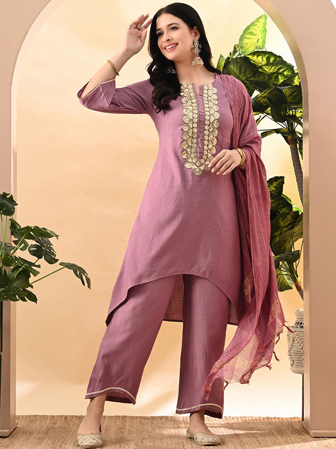 

Myshka Women Ethnic Motifs Embroidered Regular Sequinned Kurta with Trousers & With Dupatta, Lavender