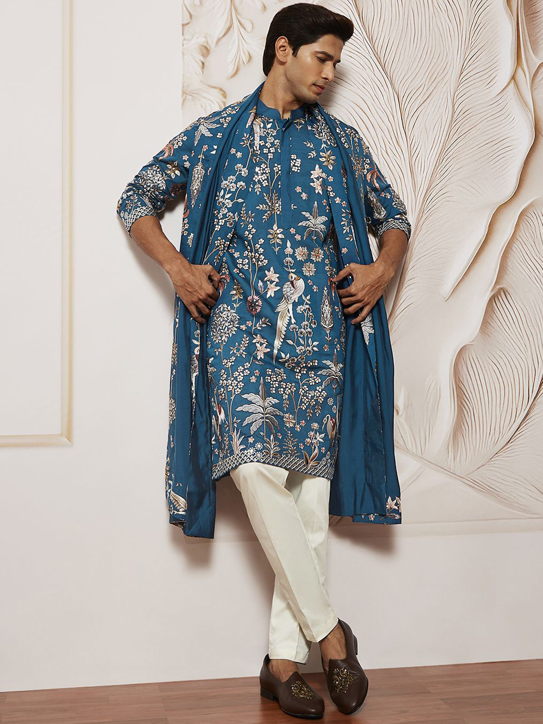 

VASTRAMAY Men Floral Embroidered Regular Thread Work Kurta with Trousers & With Dupatta, Turquoise blue