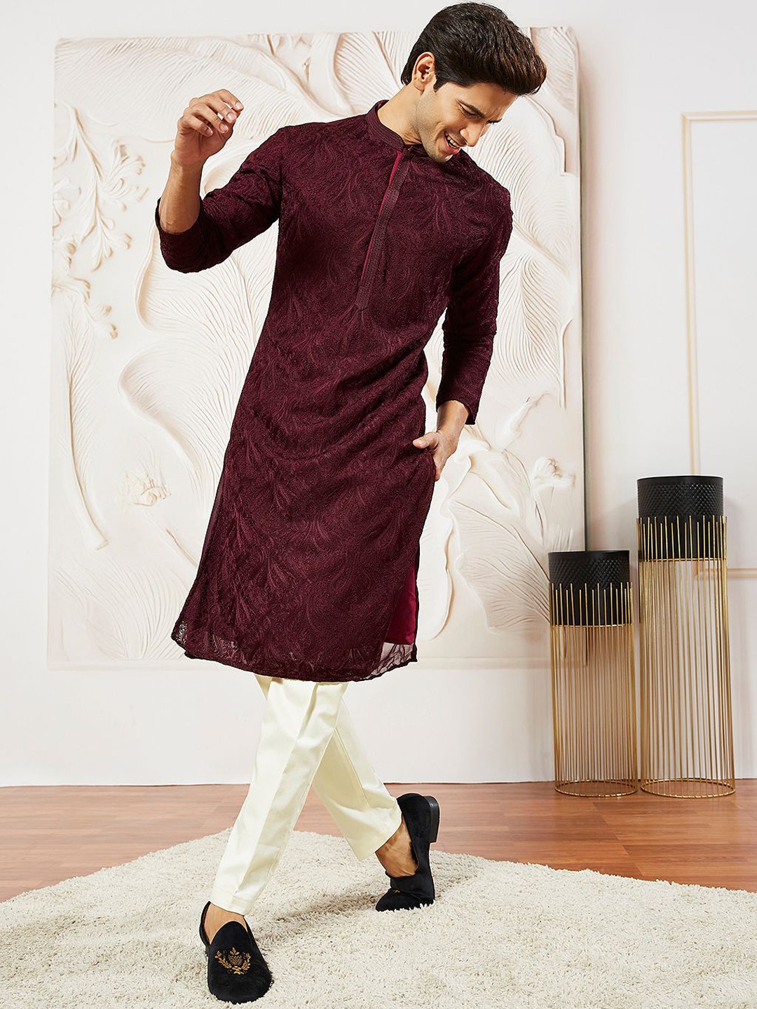 

VASTRAMAY Men Paisley Embroidered Regular Thread Work Kurta with Trousers, Burgundy