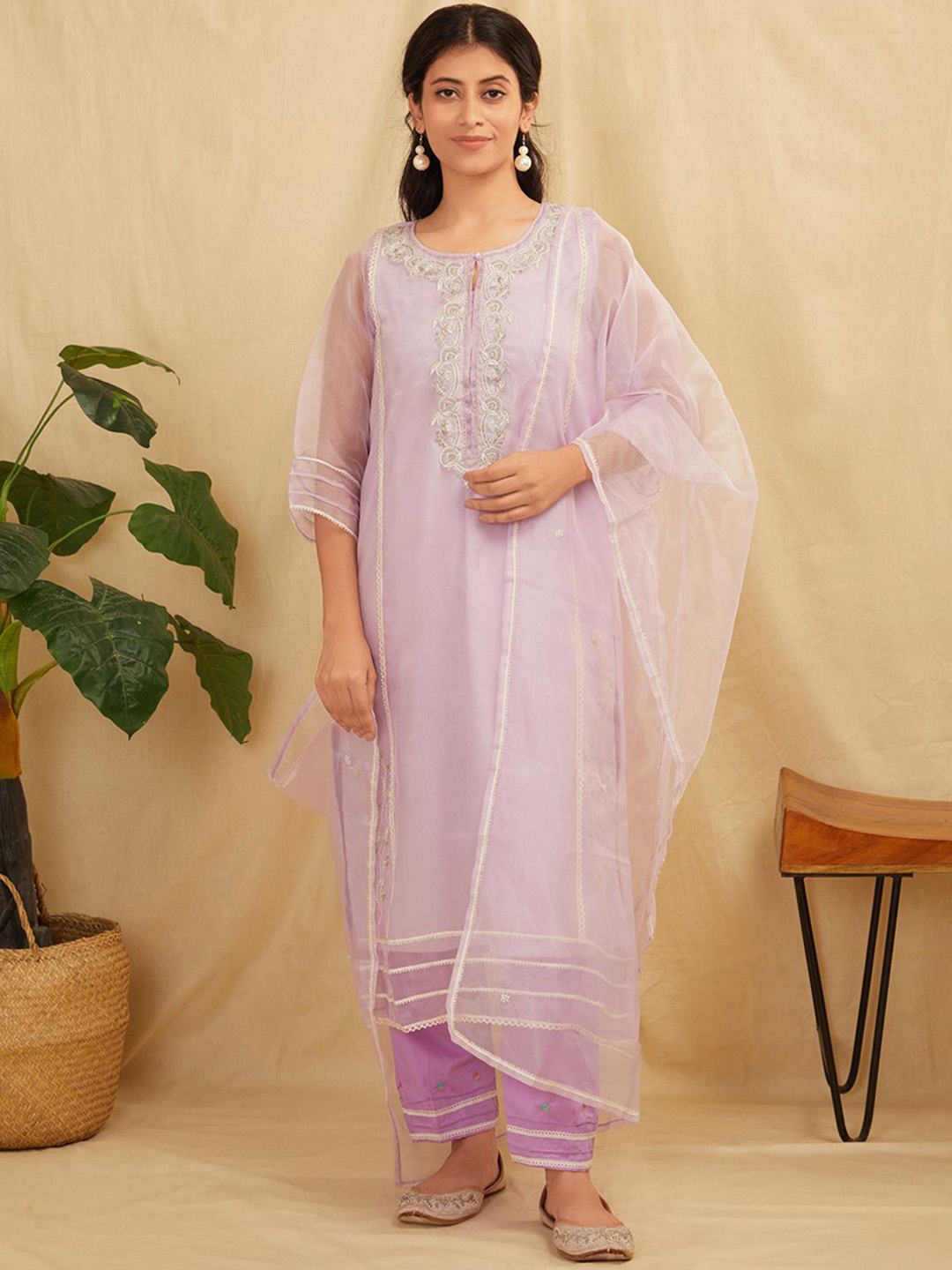 

zuri Floral Embroidered Keyhole Neck Regular Organza Straight Kurta With Trouser & Dupatta, Purple