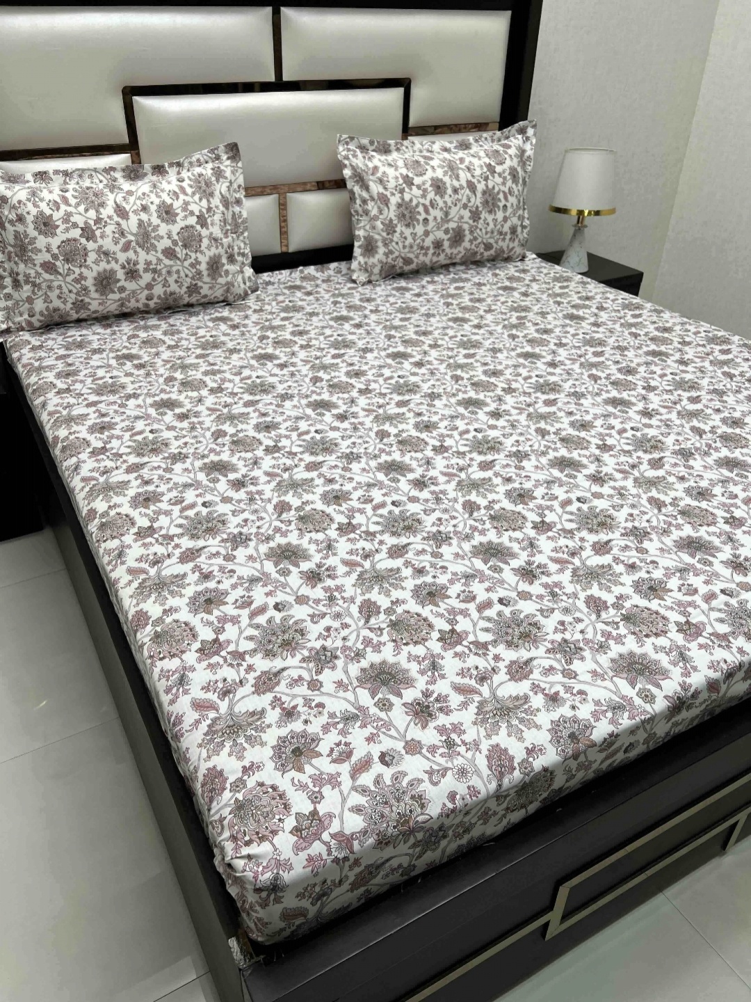 

Pure Decor Maroon & White Floral 330 TC King Bedsheet with 2 Pillow Covers