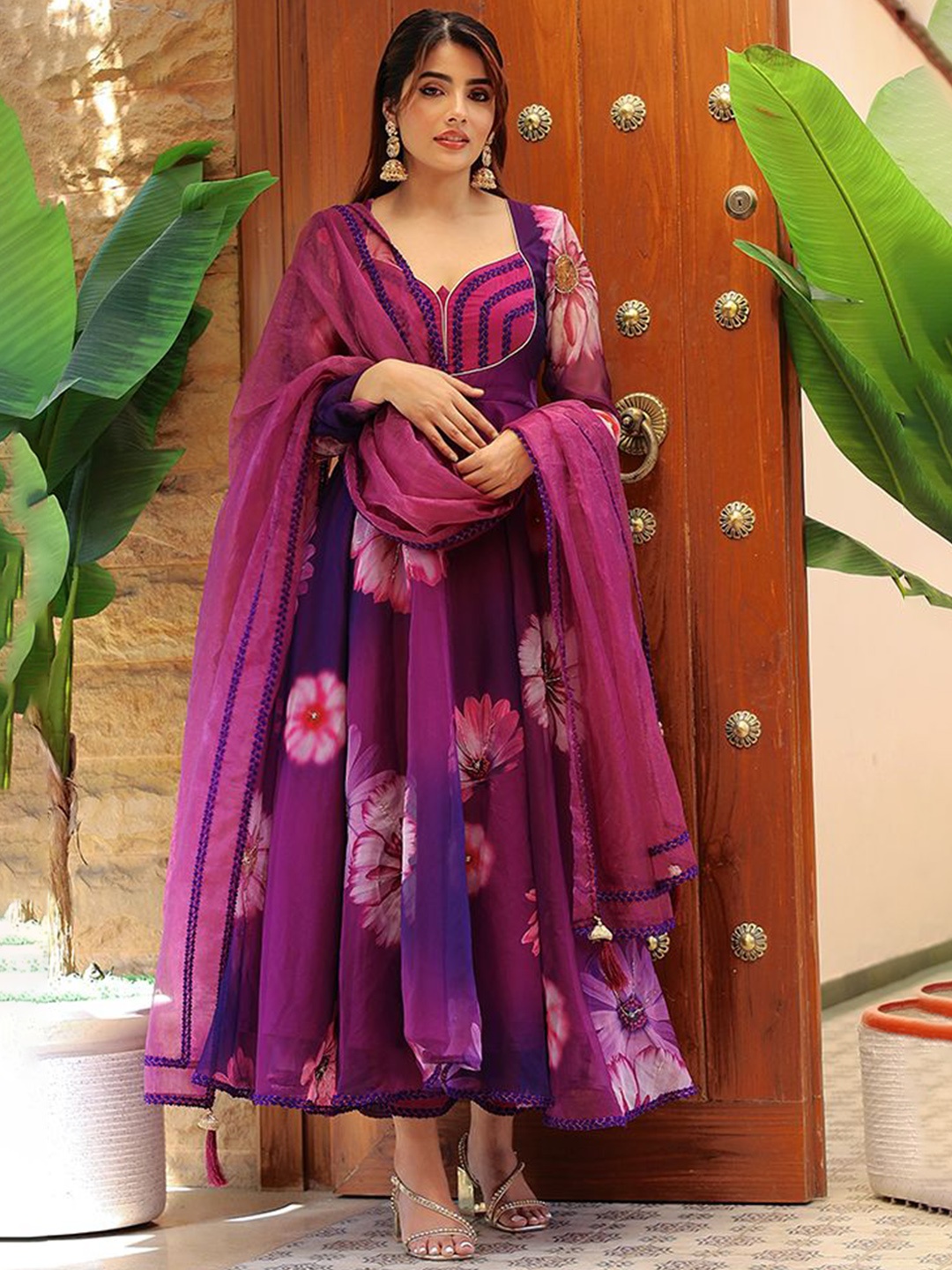 

LABEL ADITI HUNDIA Women Floral Printed Regular Thread Work Kurta with Trousers & With Dupatta, Purple
