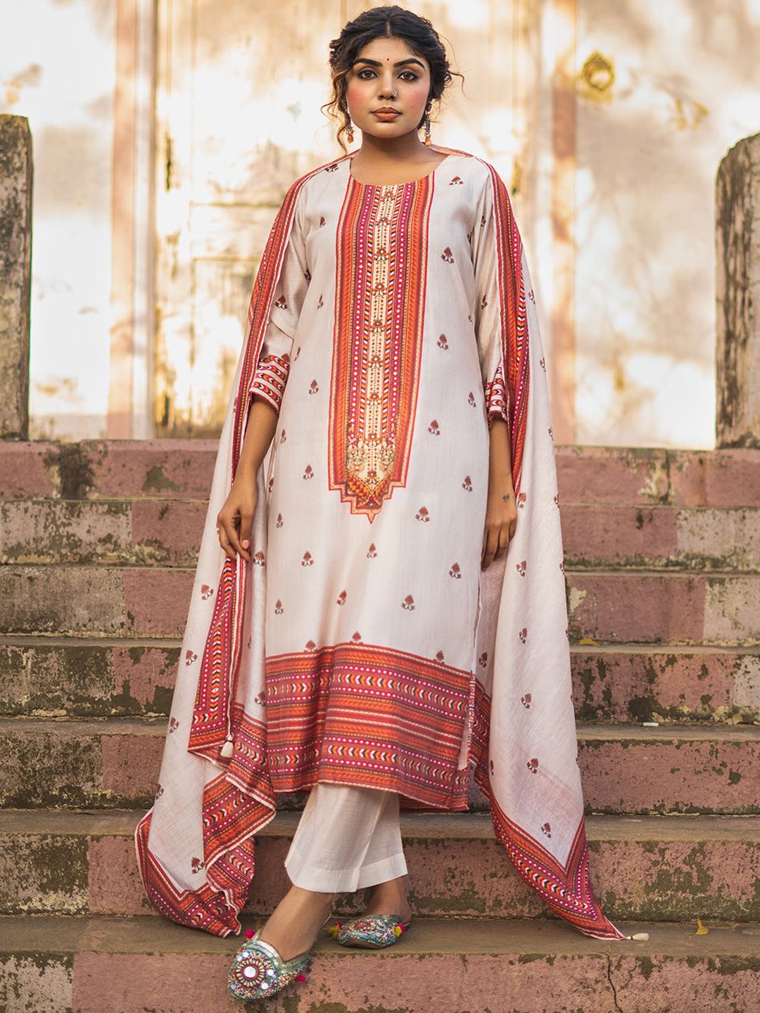 

EARTH O FAB Printed Regular Chanderi Silk Straight Kurta with Palazzos & Dupatta, Off white