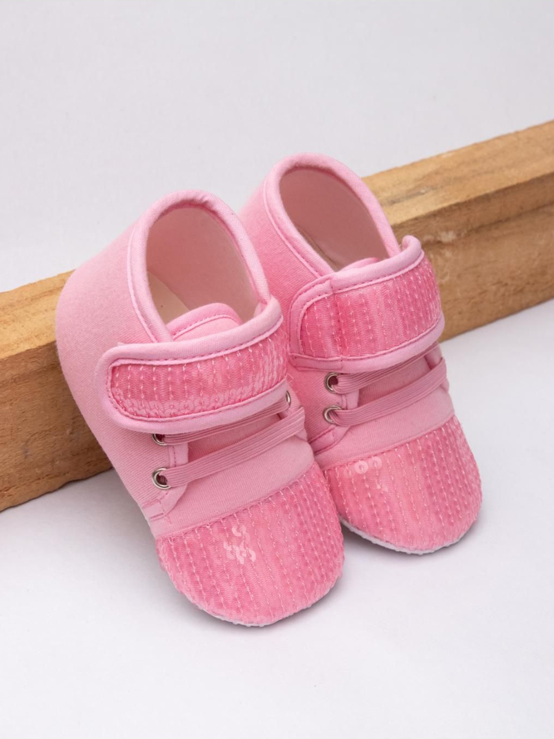 

Daizy Girls Printed Suede Slip-On Sneakers, Pink
