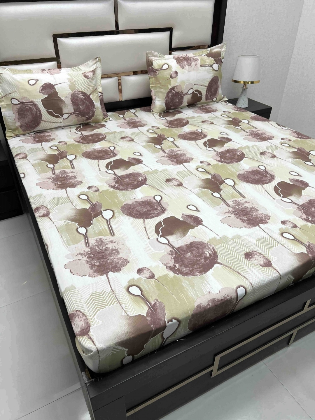 

Pure Decor Brown & Olive Green 220 TC King Bedsheet with 2 Pillow Covers