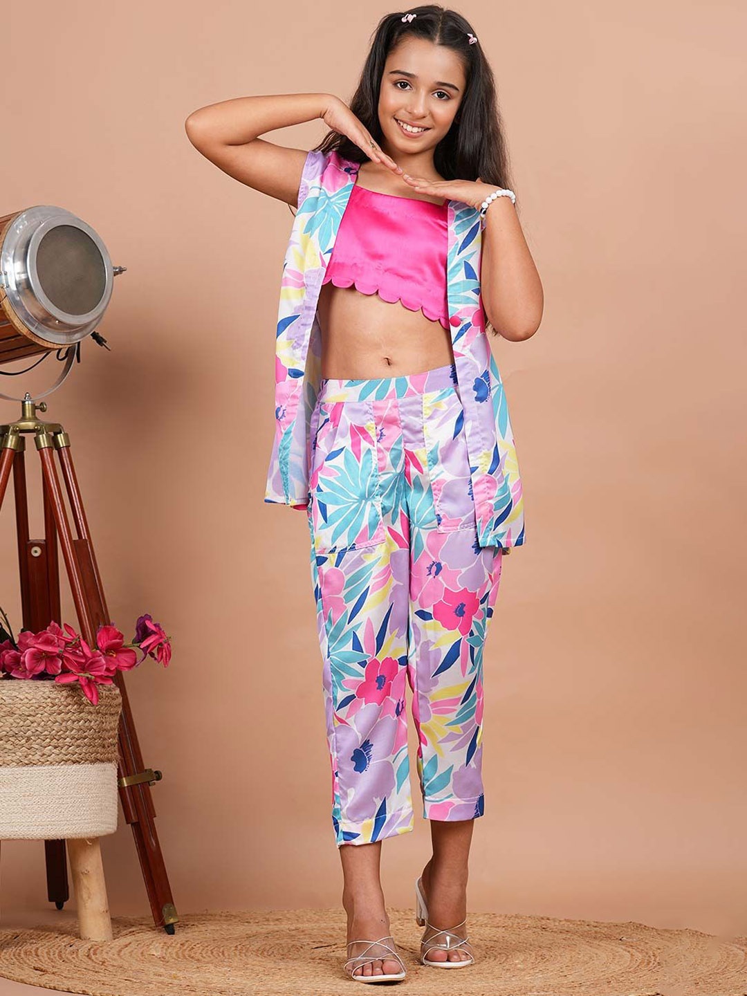 

Utsav Fashion Girls Printed Crop Top, Jacket & Trouser Clothing Set, Pink