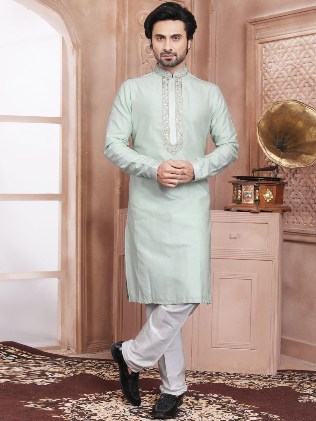 

EVASTRO Ethnic Motifs Embroidered Regular Pure Cotton Straight Kurta with Pyjamas, Green