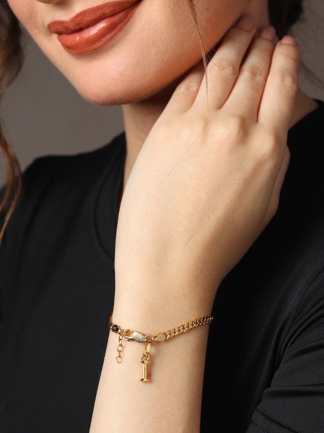 

AKSHAT SAPPHIRE Women Sterling Silver Gold-Plated Link Bracelet