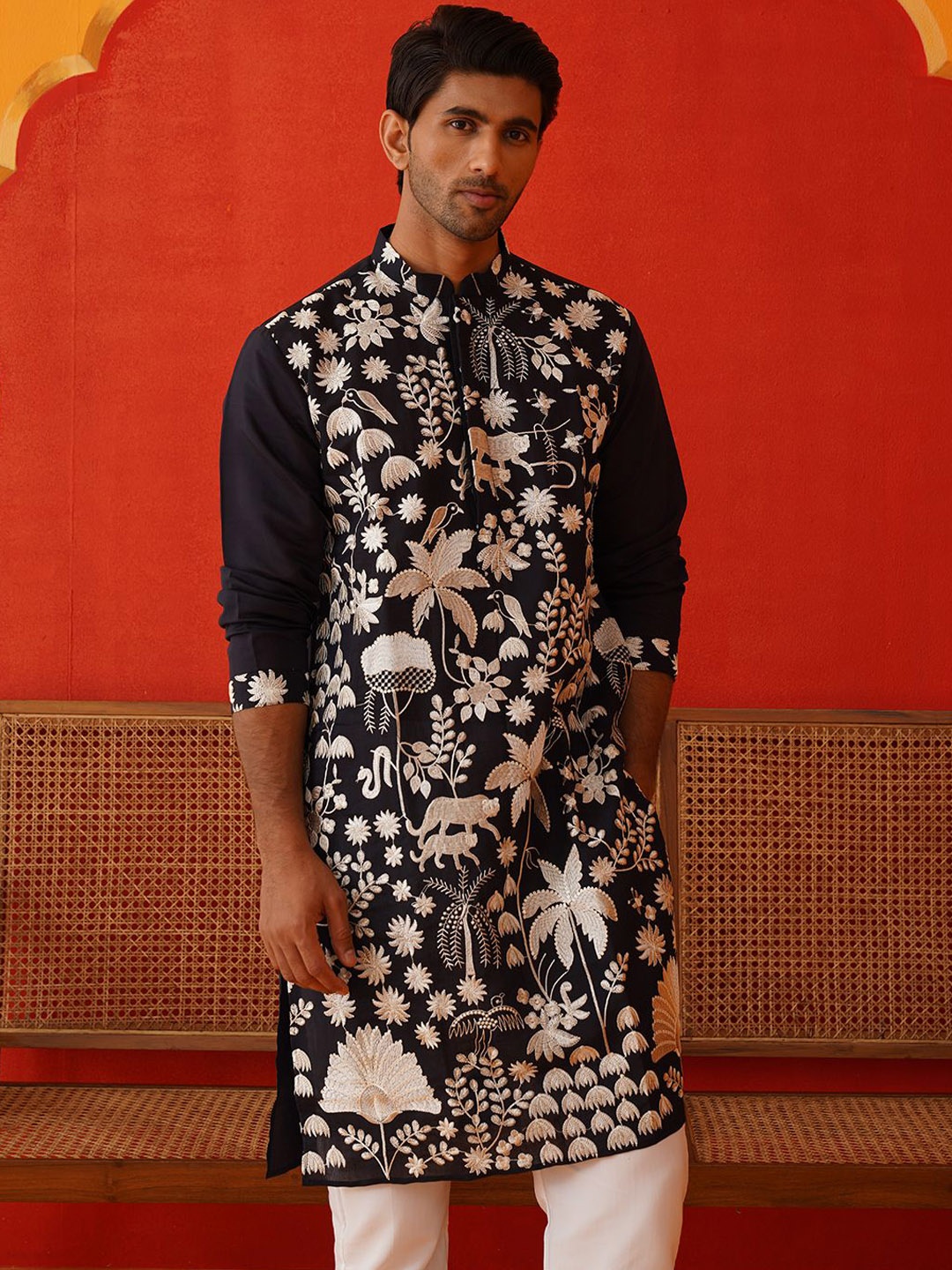 

Jompers Men Floral Embroidered Chikankari Floral Kurta, Black