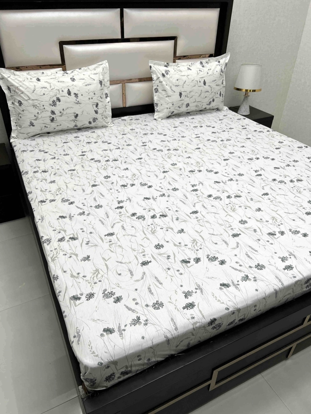 

Pure Decor Mansion White Printed Pure Cotton 600 TC King Bedsheet Set 2.76 m x 2.76 m
