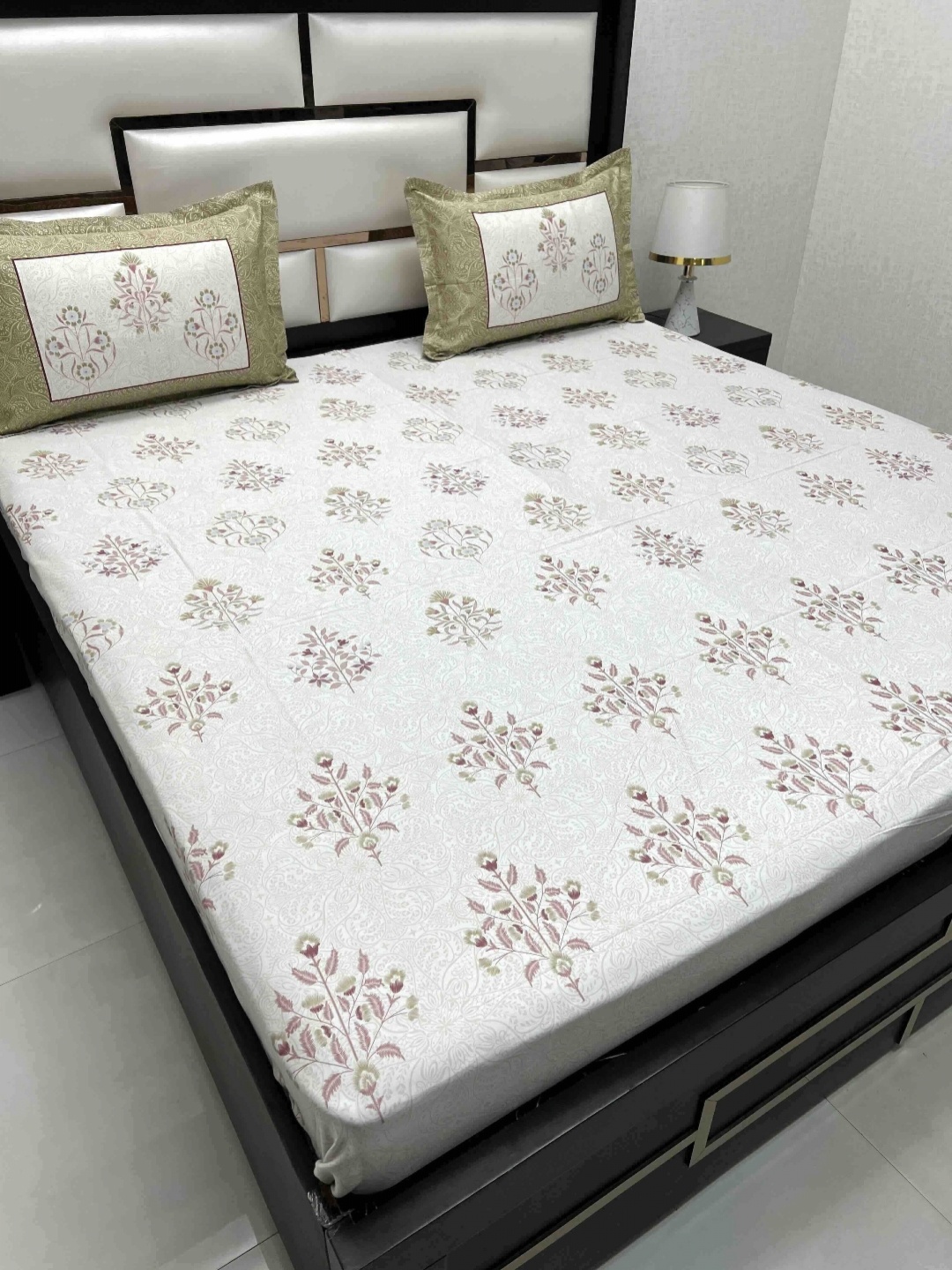 

Pure Decor Royal Majestic Green Printed Pure Cotton 500 TC King Bedsheet Set 2.73 x 2.75 m