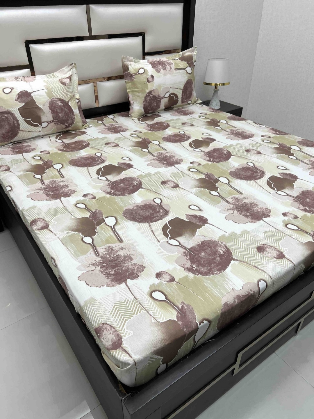 

Pure Decor Royal Velar Brown Printed 400 TC Pure Cotton King Bedsheet Set 2.73 m x 2.75 m