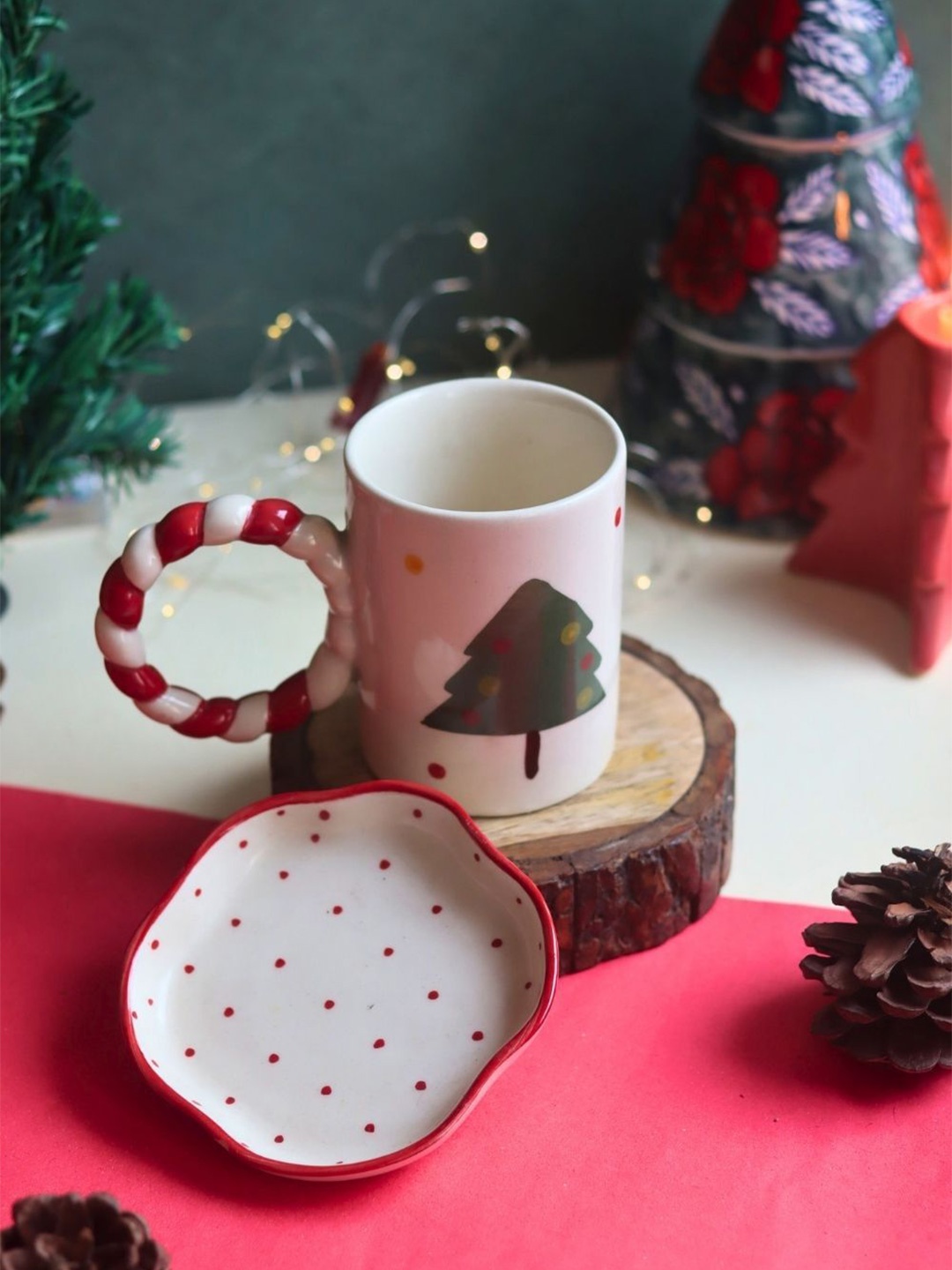 

WEAVING HOMES White & Red 2 Pieces Printed Ceramic Glossy Mug & Dessert Plate 250ml