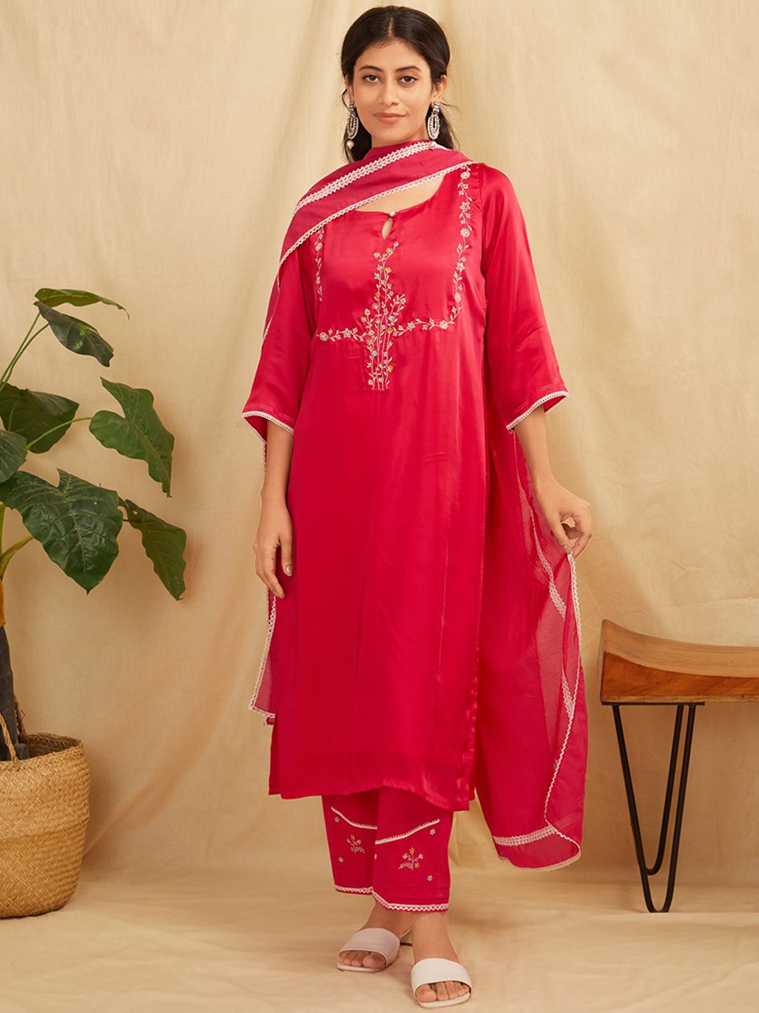 

zuri Floral Embroidered Regular Satin Straight Kurta With Trouser & Dupatta, Red