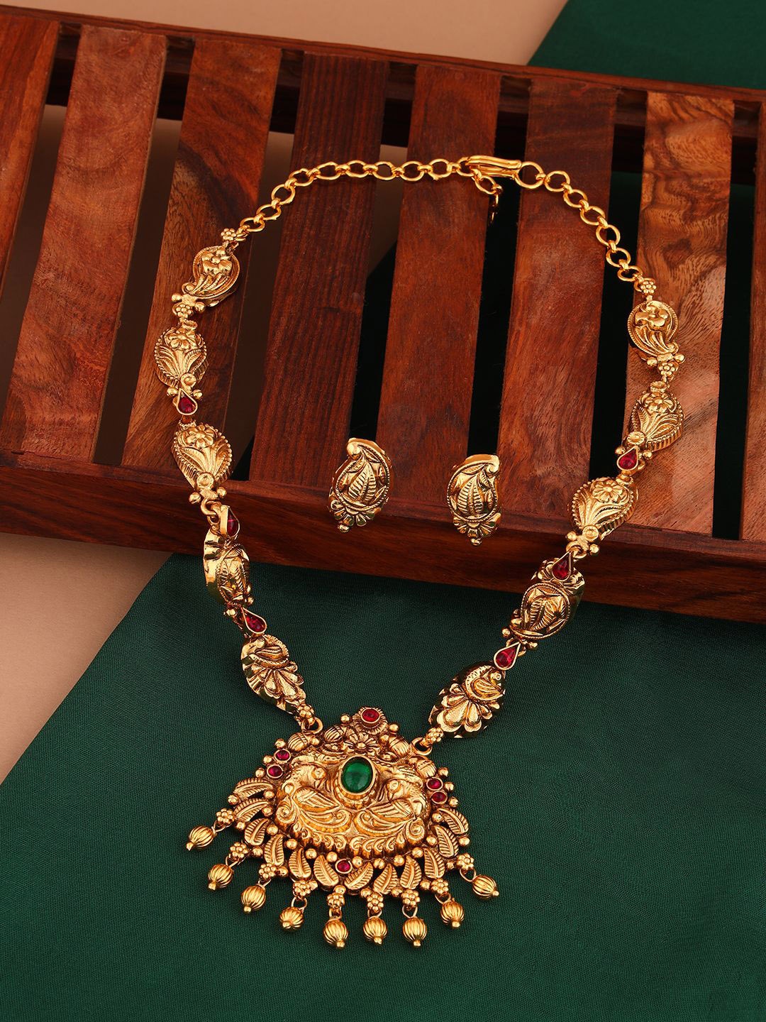 

Kattam Gold-Plated Stone-Studded & Beaded Jewellery Set