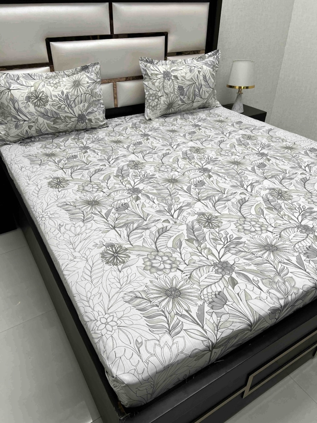 

Pure Decor Villa Grey & White Floral Cotton 380 TC King Bedsheet Set 2.73 m x 2.76 m