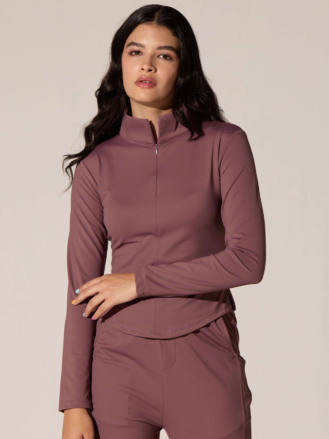 

CAVA Women Geometric Nylon Lightweight Longline Yoga Puffer Jacket, Brown