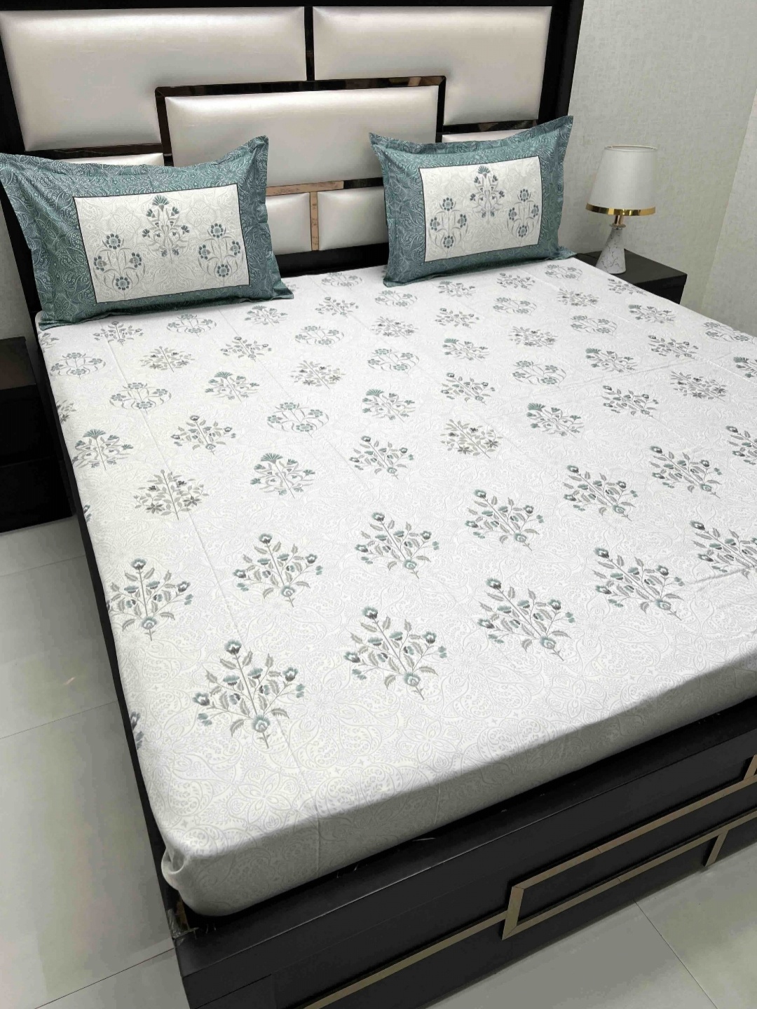 

Pure Decor Green & Grey Floral 260 TC King Bedsheet with 2 Pillow Covers