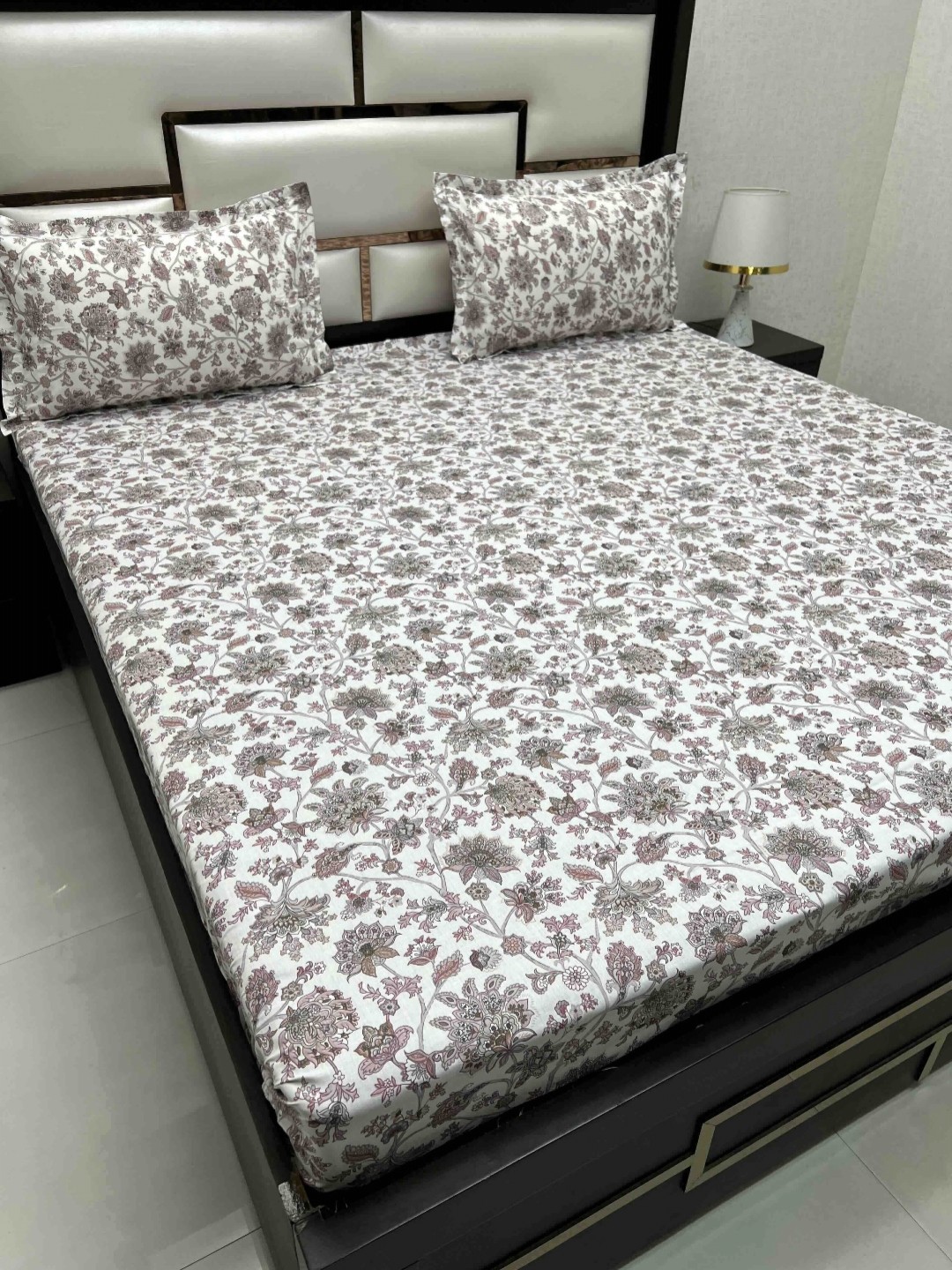 

Pure Decor Maroon & White Floral 300 TC King Bedsheet with 2 Pillow Covers