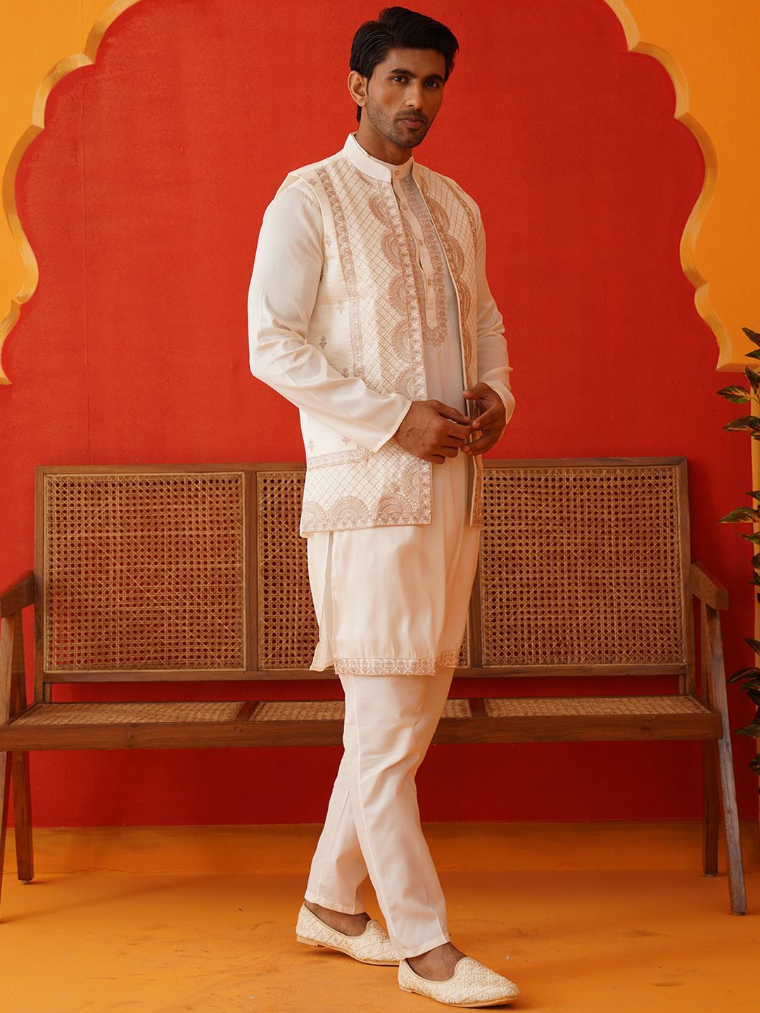 

Jompers Floral Embroidered Chikankari Kurta With Pyjamas & Waistcoat, Off white