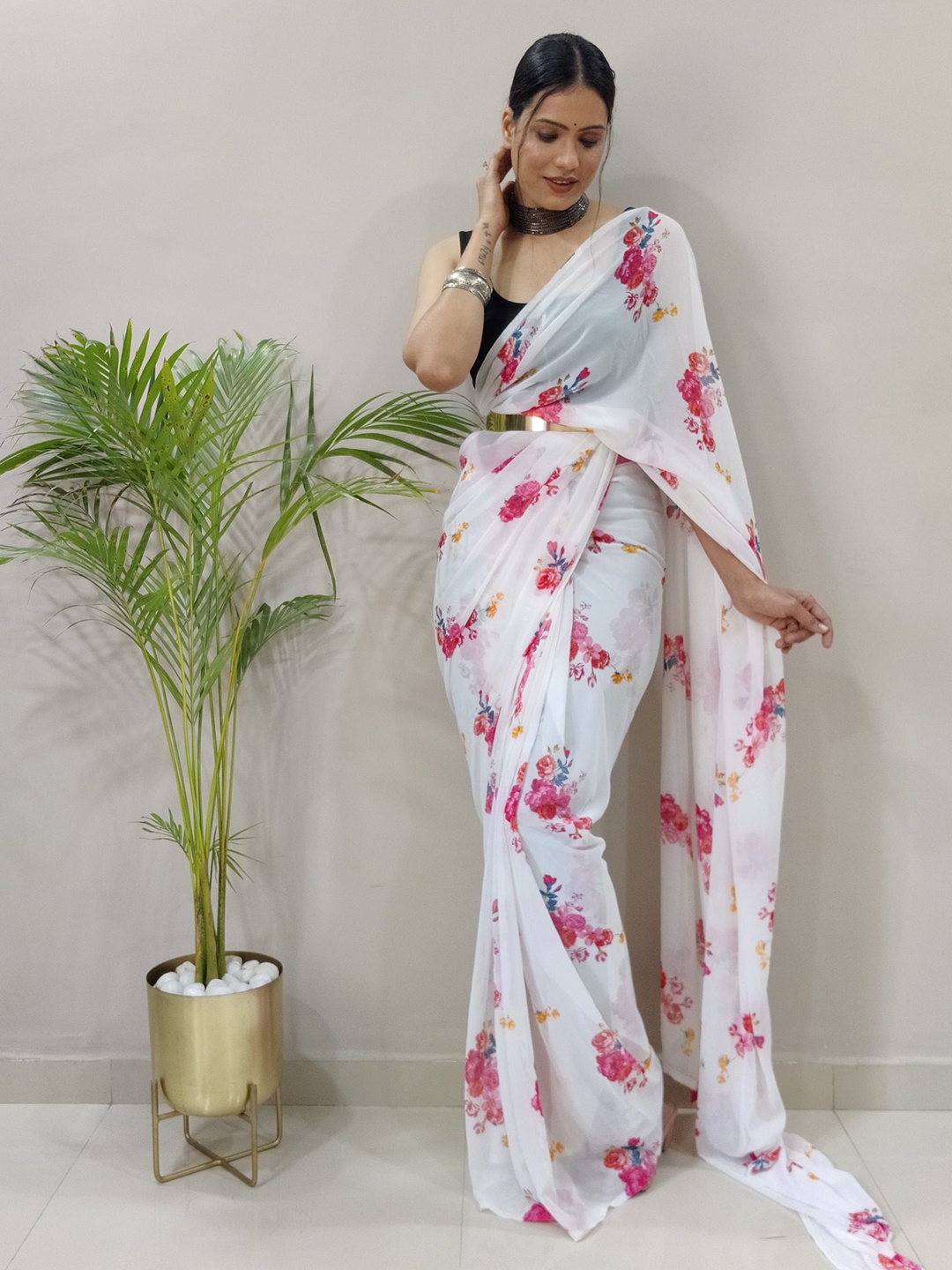 

KAYOMMI Women Floral Printed Pure Georgette Ready to Wear Saree, White