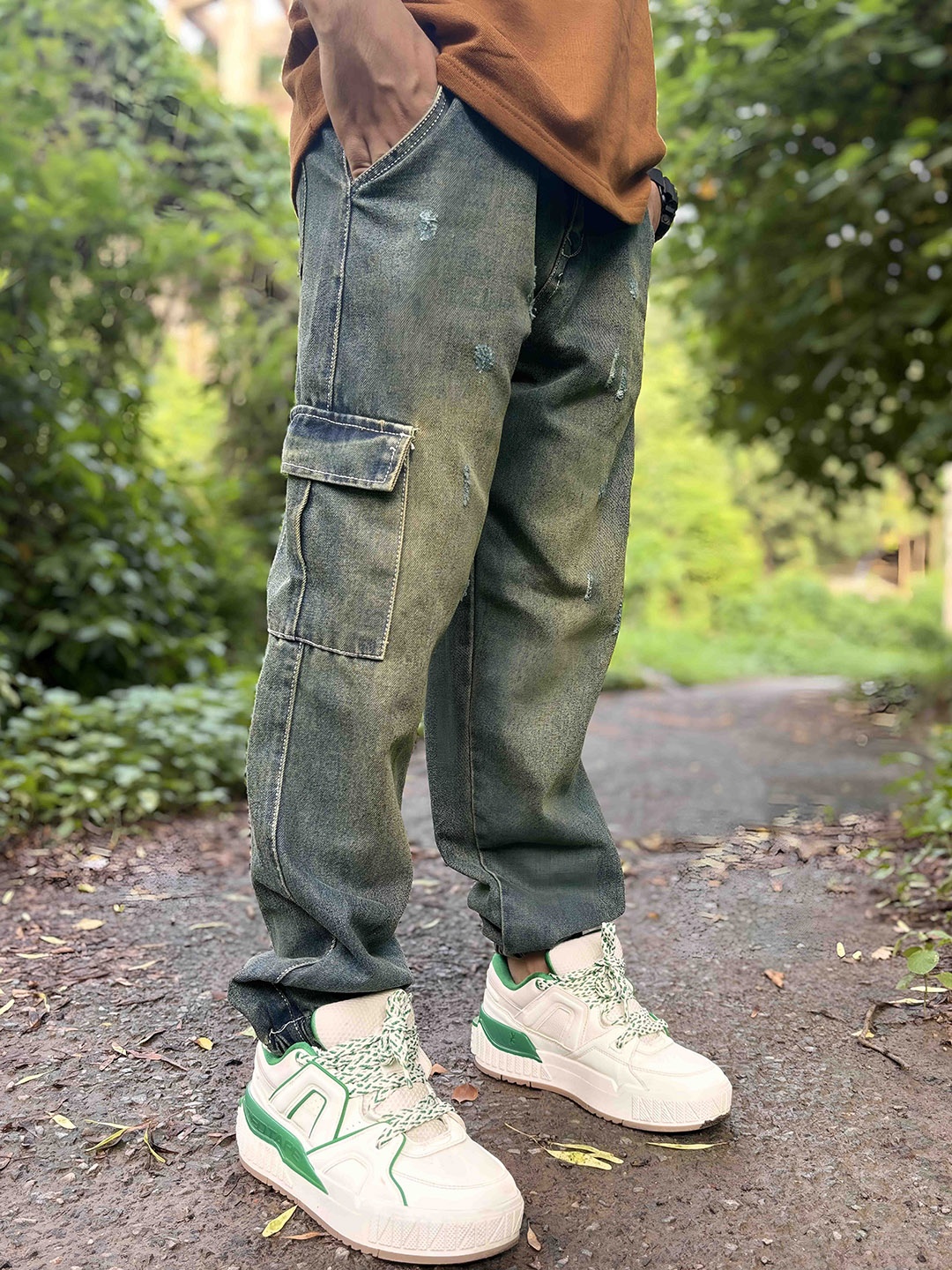 

styzon Men Loose Relaxed Fit Mildly Distressed Heavy Fade Jeans, Green