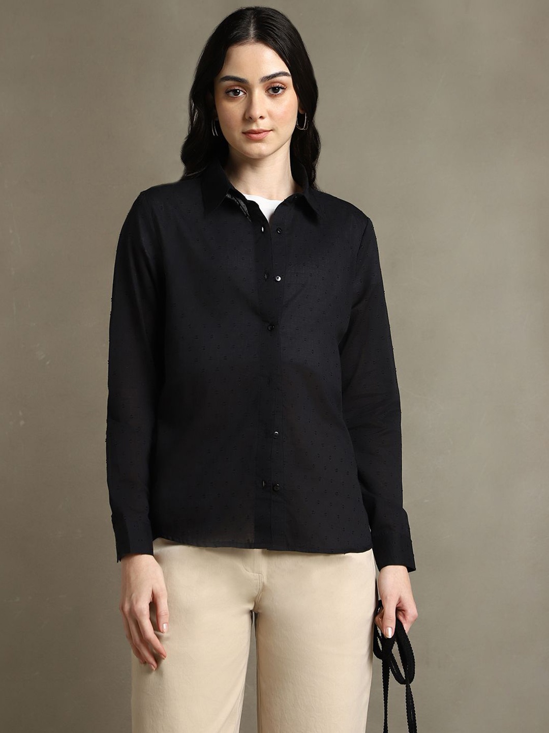 

DL Woman Spread Collar Textured Cotton Casual Shirt, Black