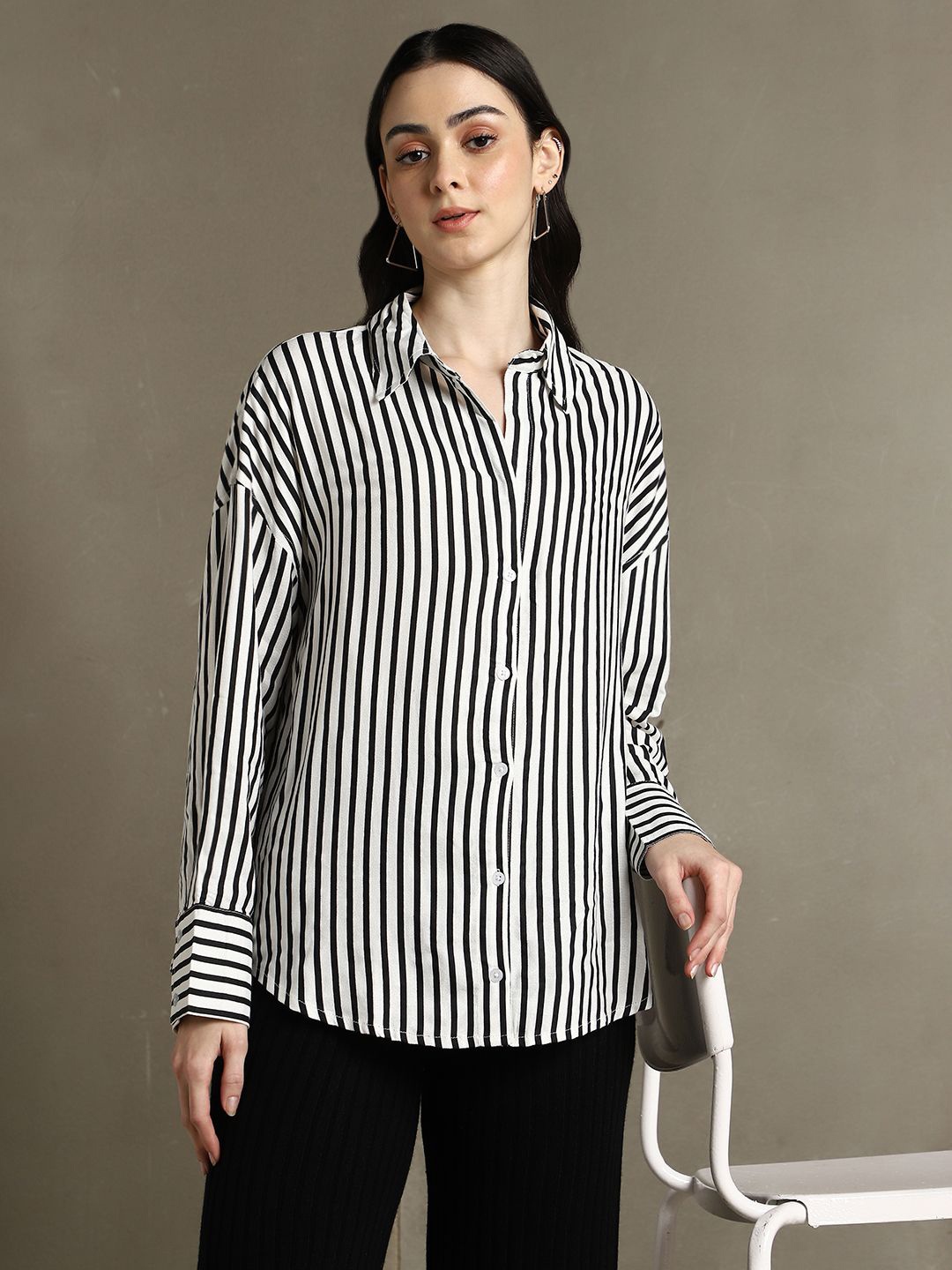 

DL Woman Spread Collar Vertical Striped Oversized Casual Shirt, White