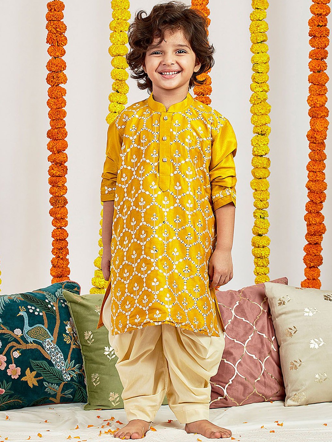 

VASTRAMAY Boys Geometric Embroidered Mirror Work Straight Kurta with Patiala, Mustard