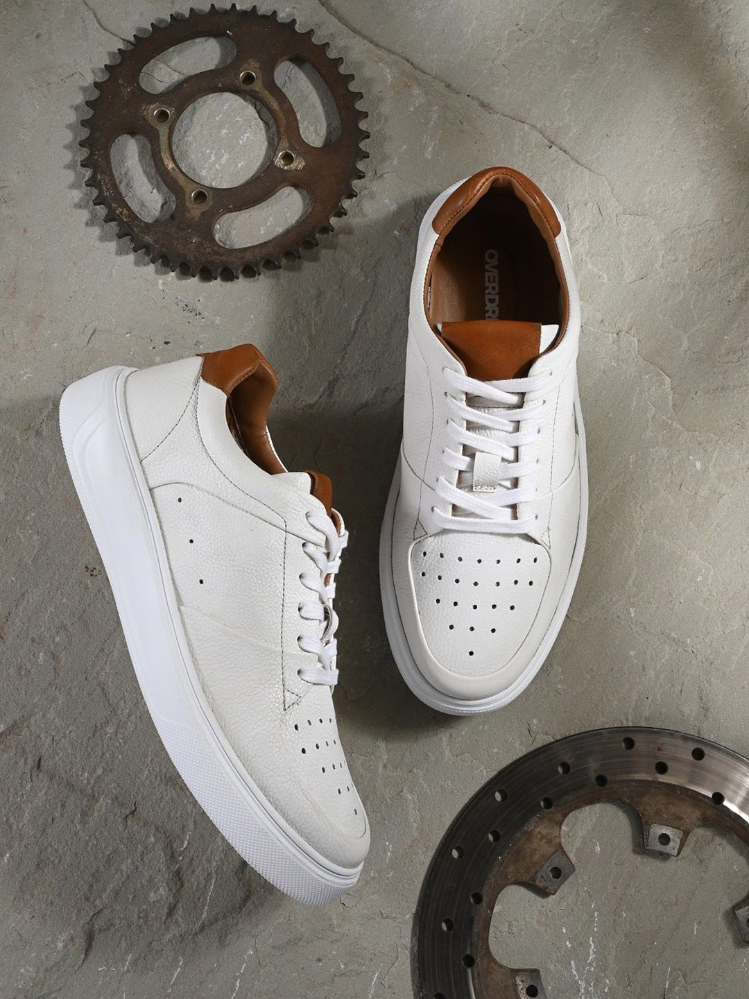 

Overdrive Men Colourblocked Leather Lace-Ups Sneakers, White