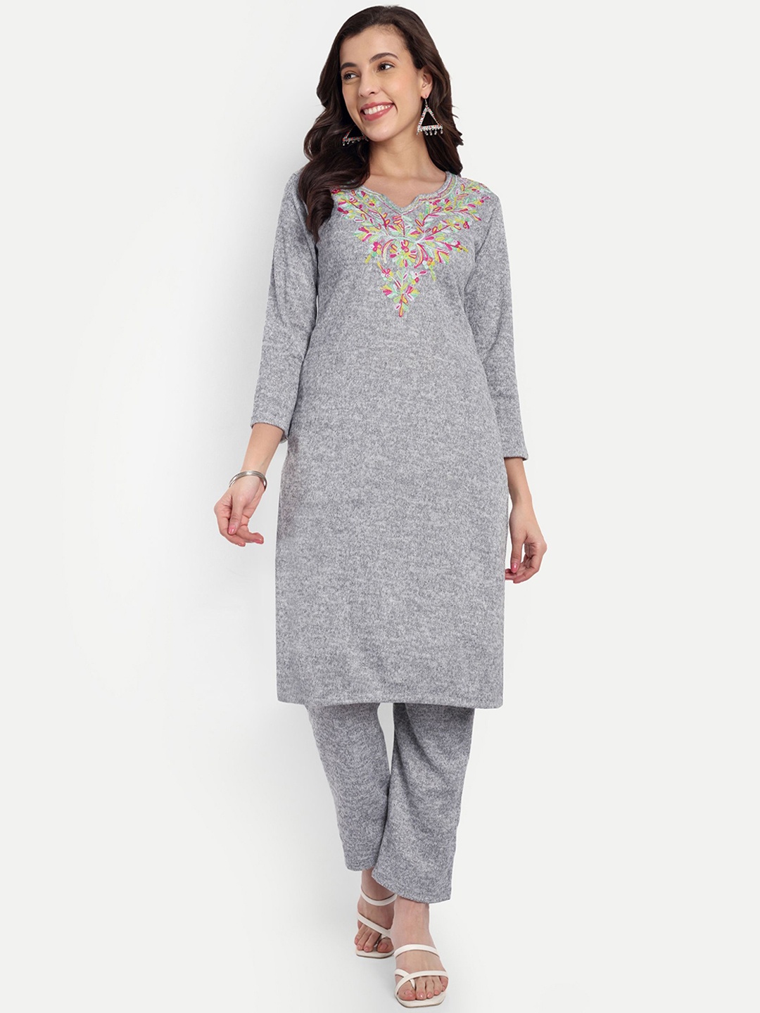 

FNOCKS Floral Embroidered Straight Kurta Set, Grey
