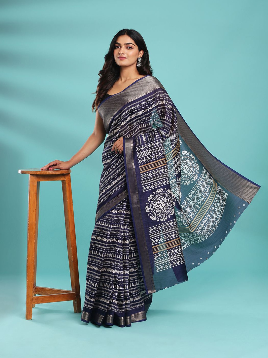 

Kalyan Silks Ethnic Motifs Printed Saree, Navy blue