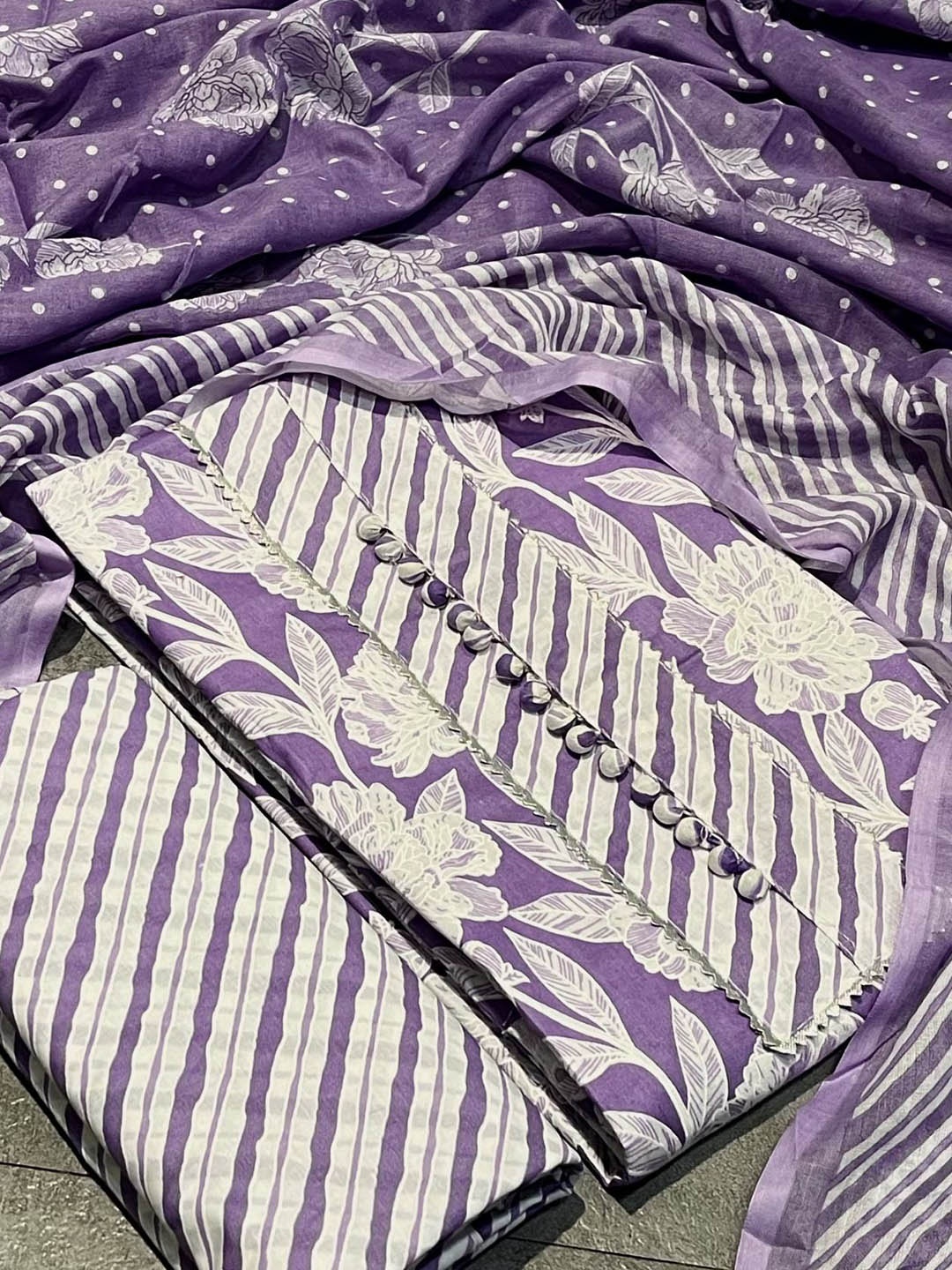 

SALWAR STUDIO Floral Printed Pure Cotton Unstitched Dress Material, Purple