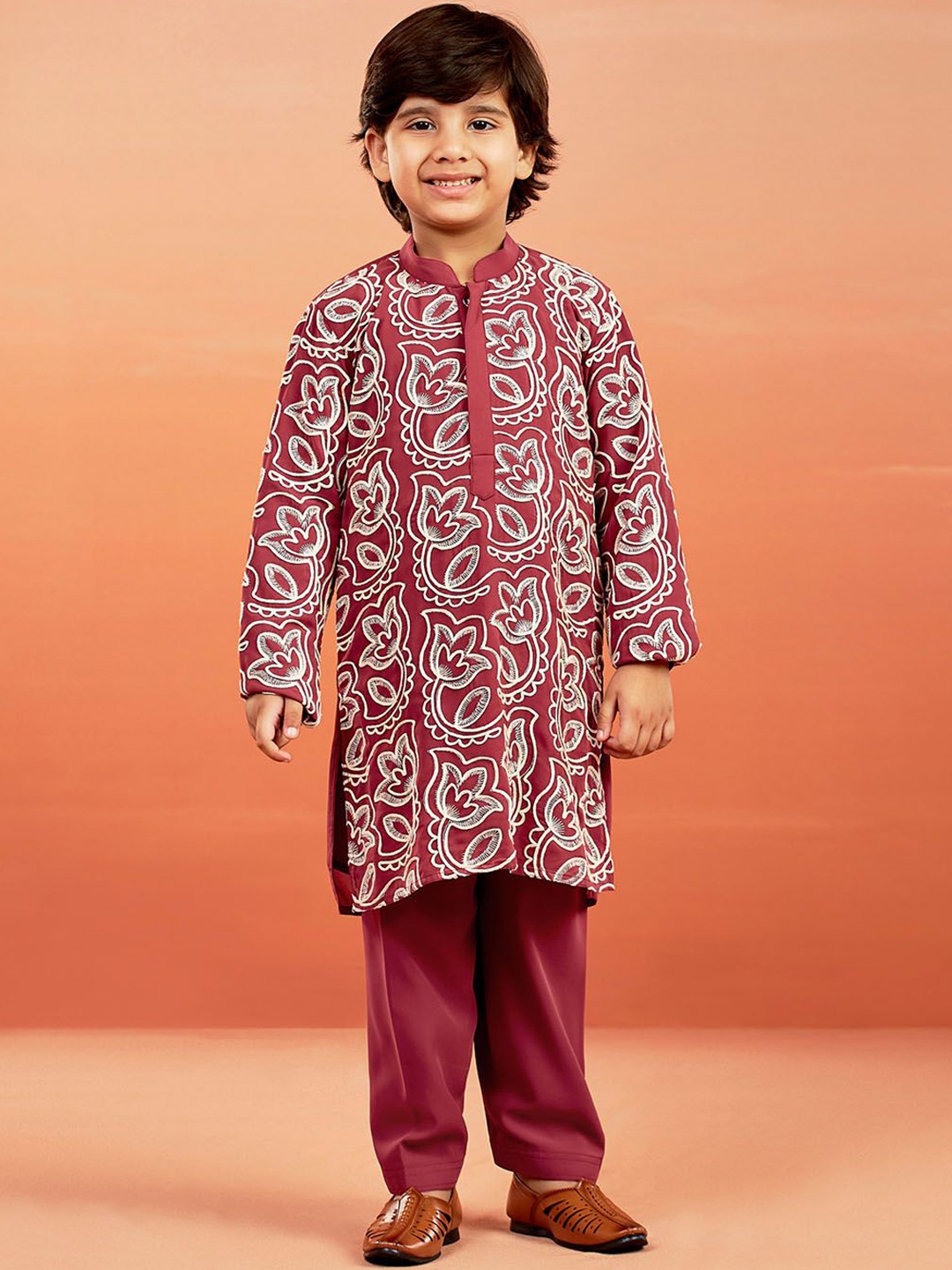 

VASTRAMAY Boys Floral Embroidered Thread Work Georgette Straight Kurta with Pyjamas, Maroon