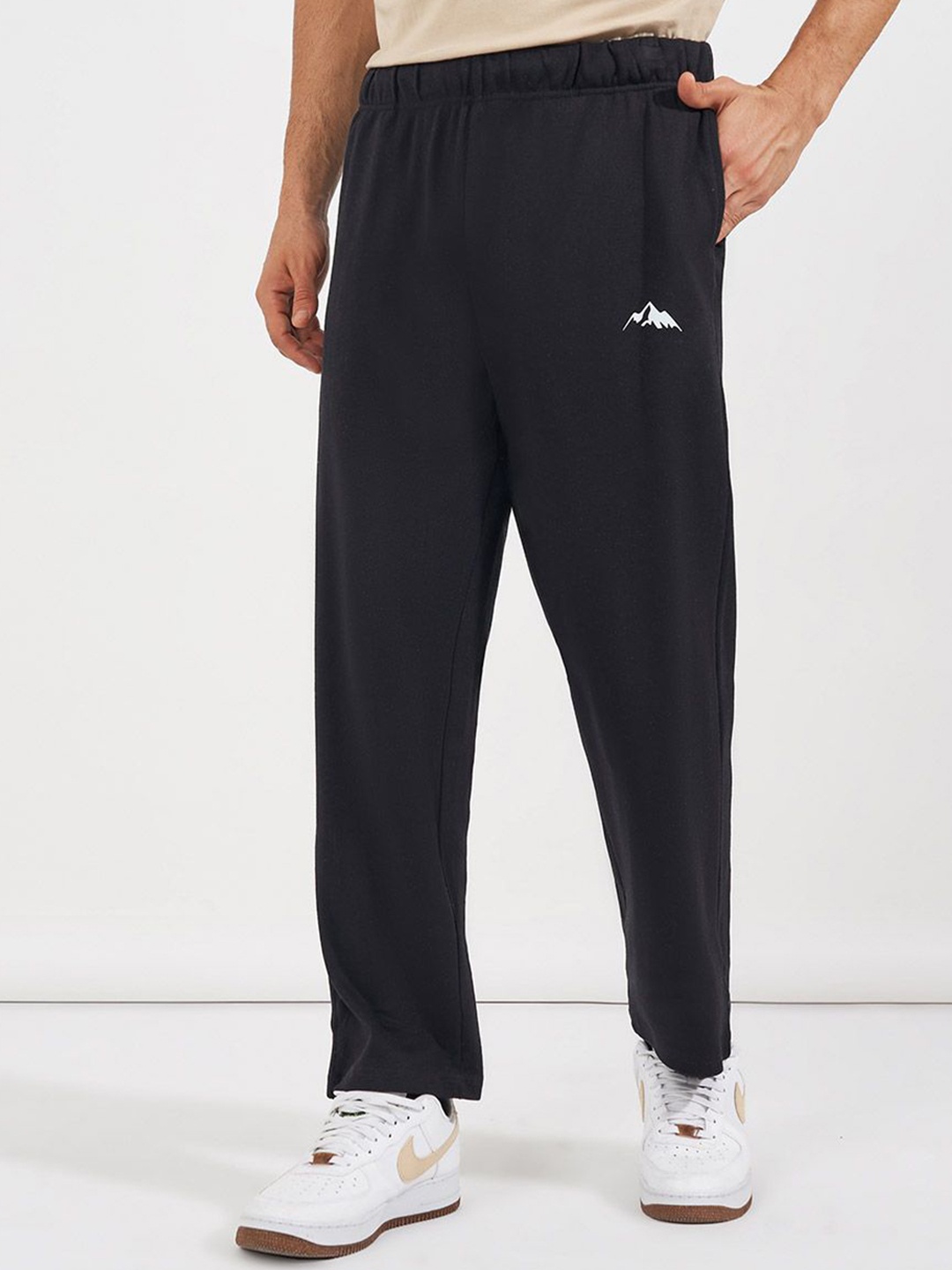 

Styli Men Black Pure Cotton Relaxed Fit Joggers Track Pants