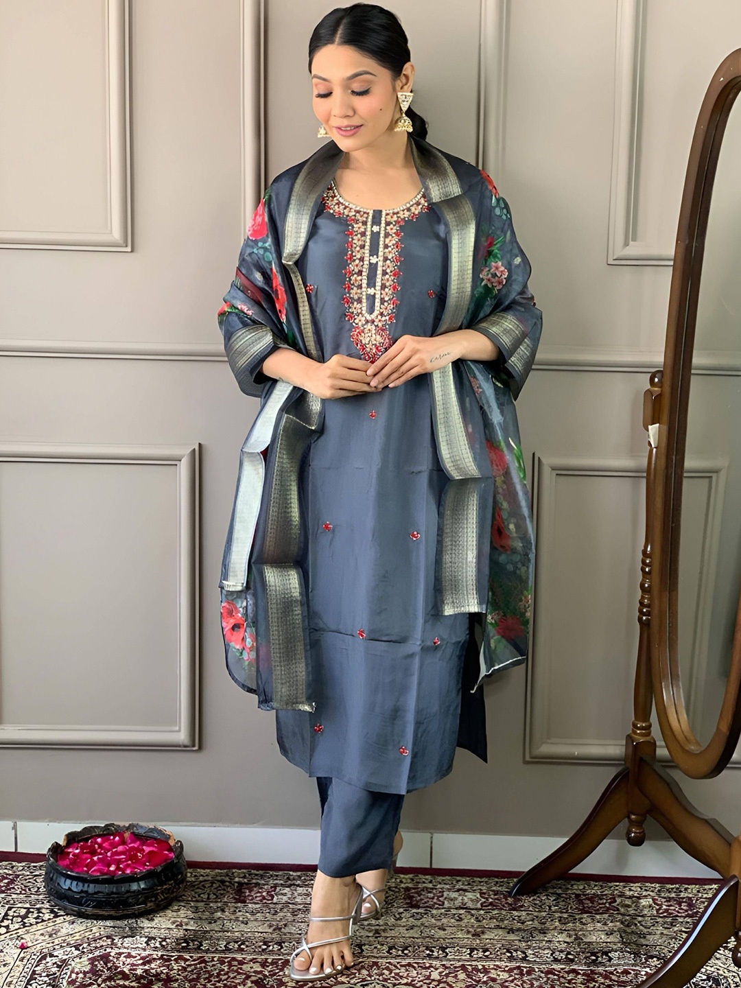 

KALINI Floral Embroidered Regular Sequinned Straight Kurta with Trousers & Dupatta, Grey