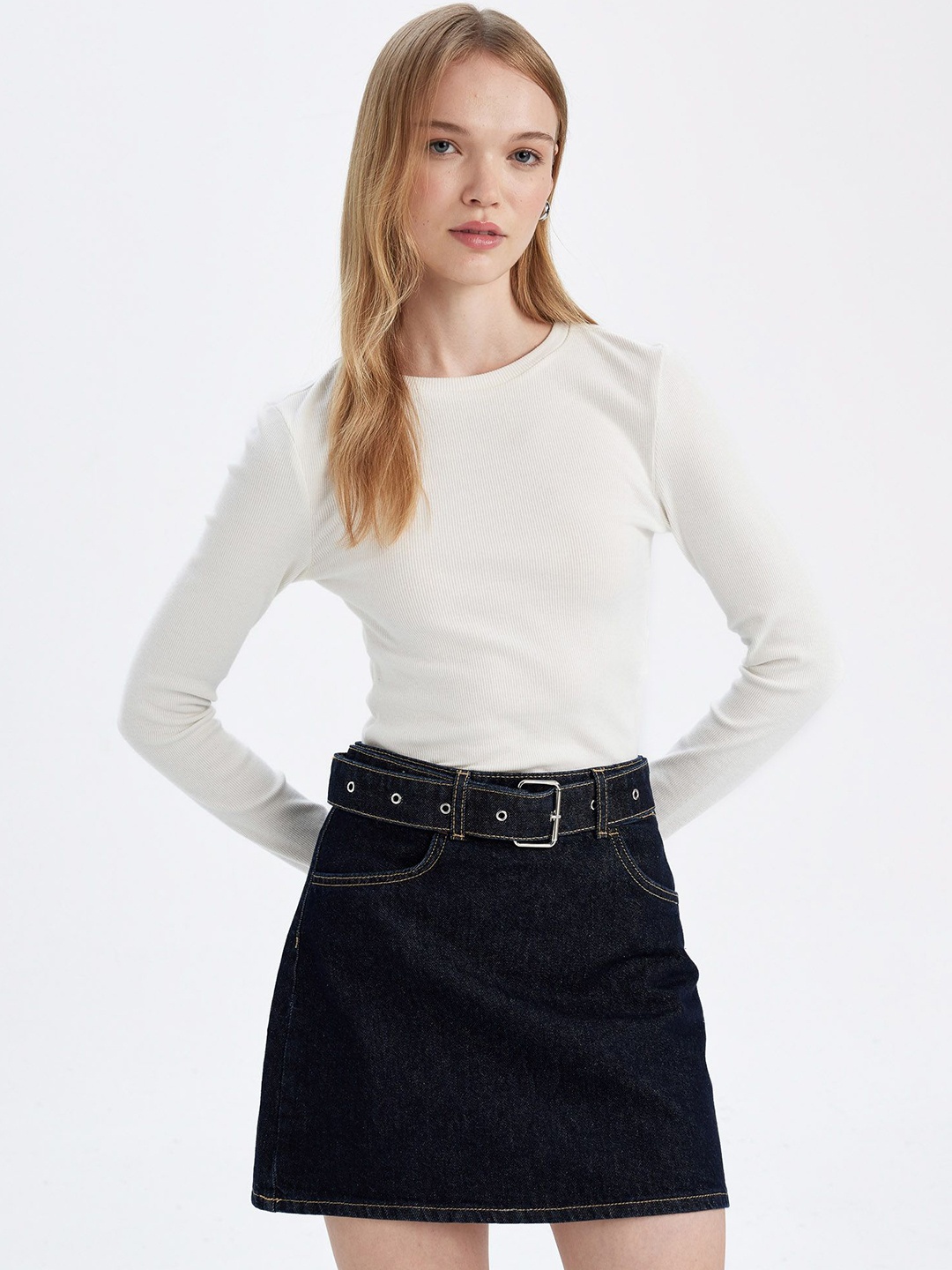

DeFacto Women Straight Pure Cotton Mini Skirts, Black
