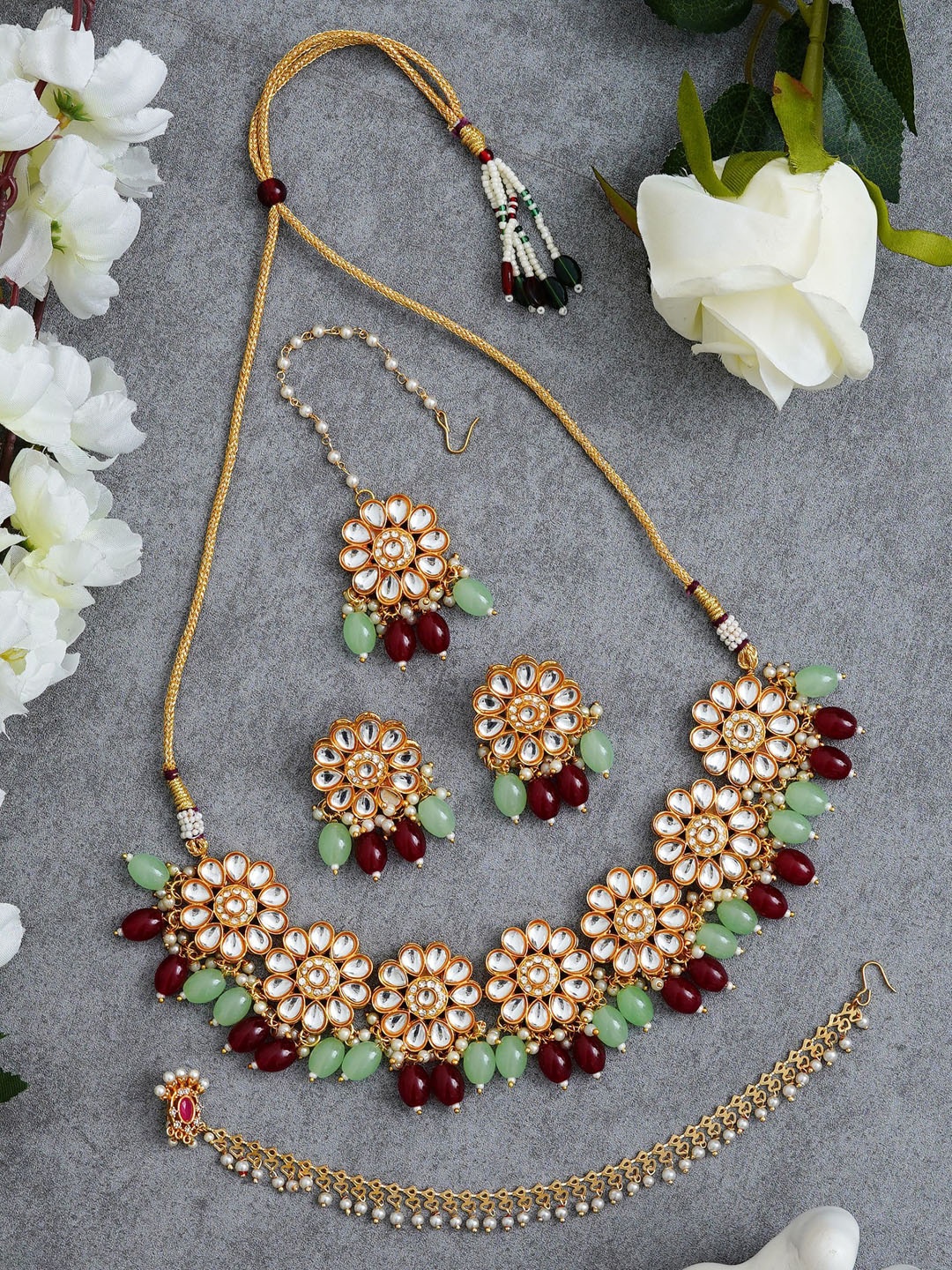 

ahoora Gold Plated Kundan Stone Studded & Beaded Jewellery Set