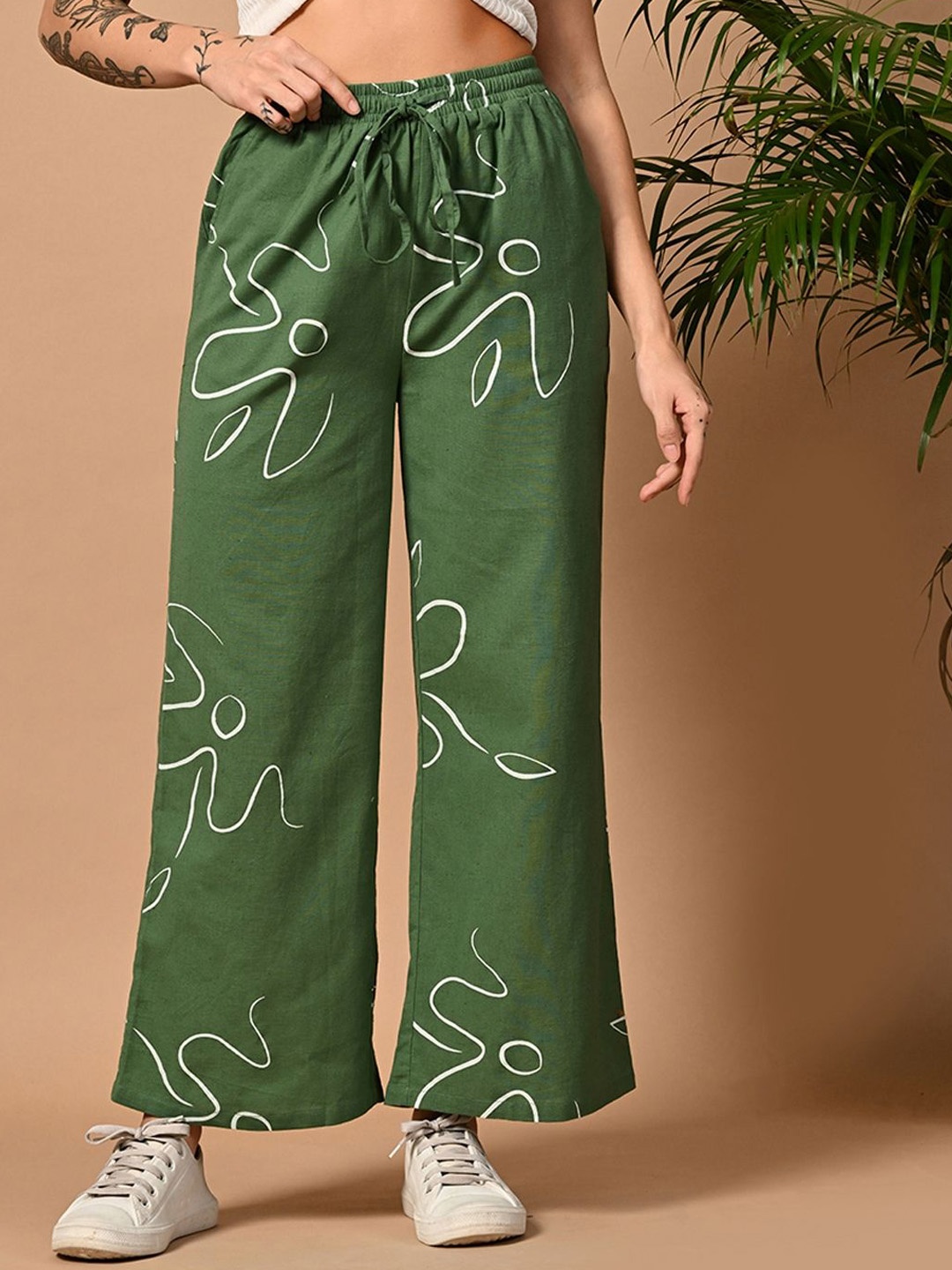 

PRETTY LOVING THING Women Cotton Printed Trousers, Green