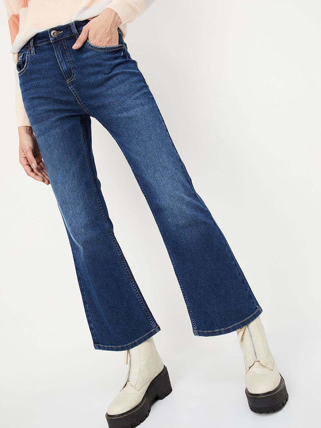 

max Women Low Distress Light Fade Mid-Rise Jeans, Blue
